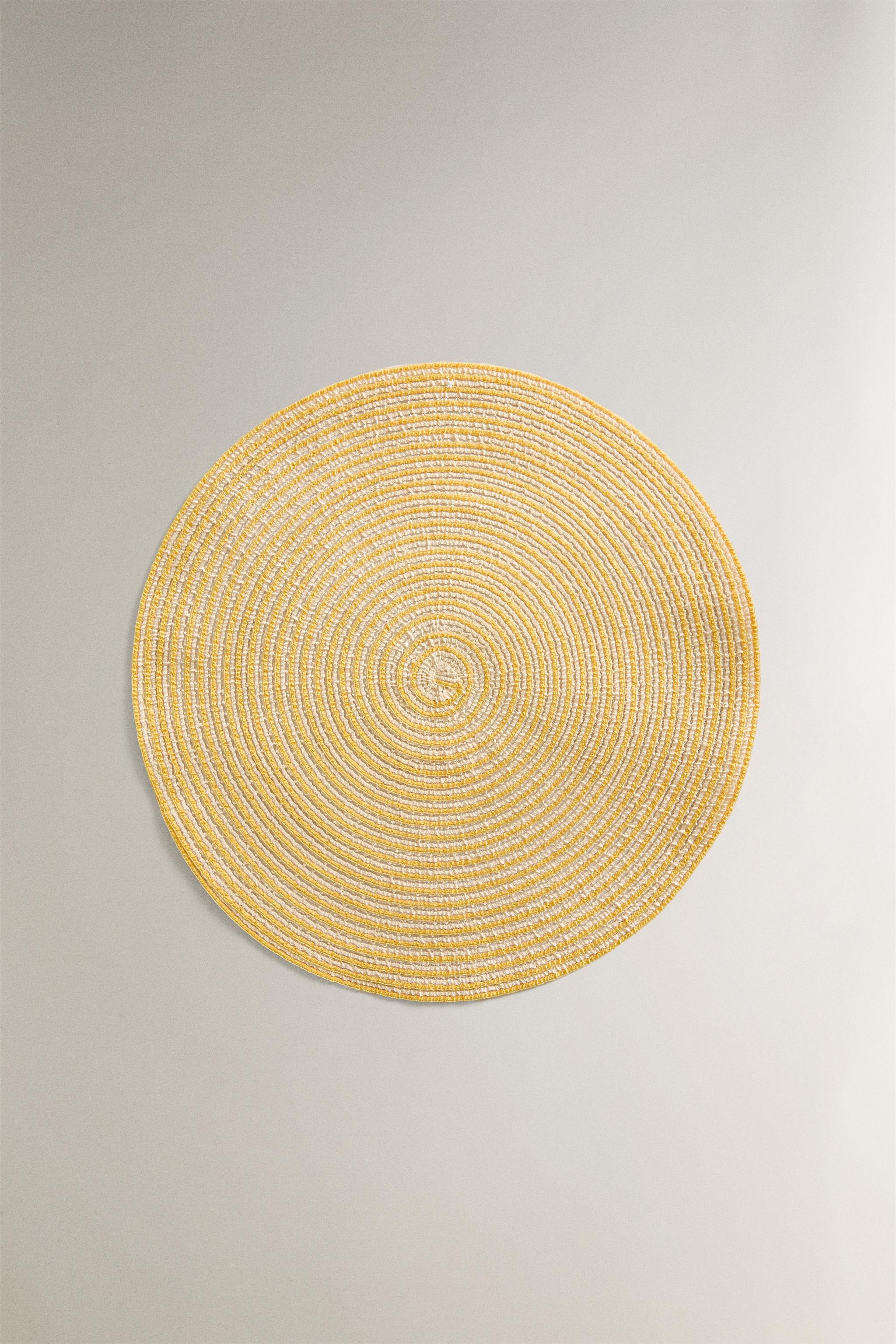SET OF ROUND PLACEMATS (SET OF 2)