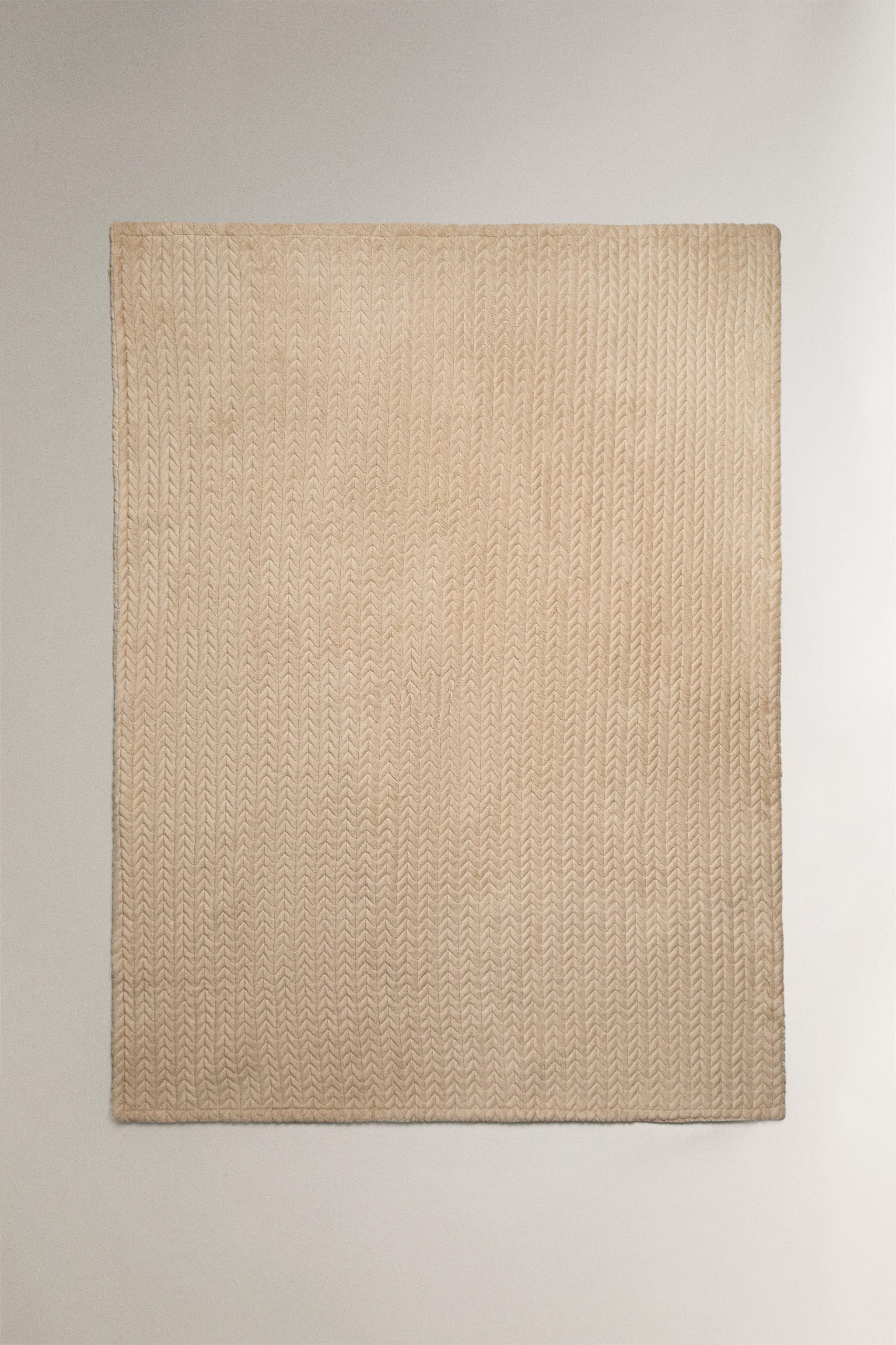 DECORATIVE FLEECE BLANKET