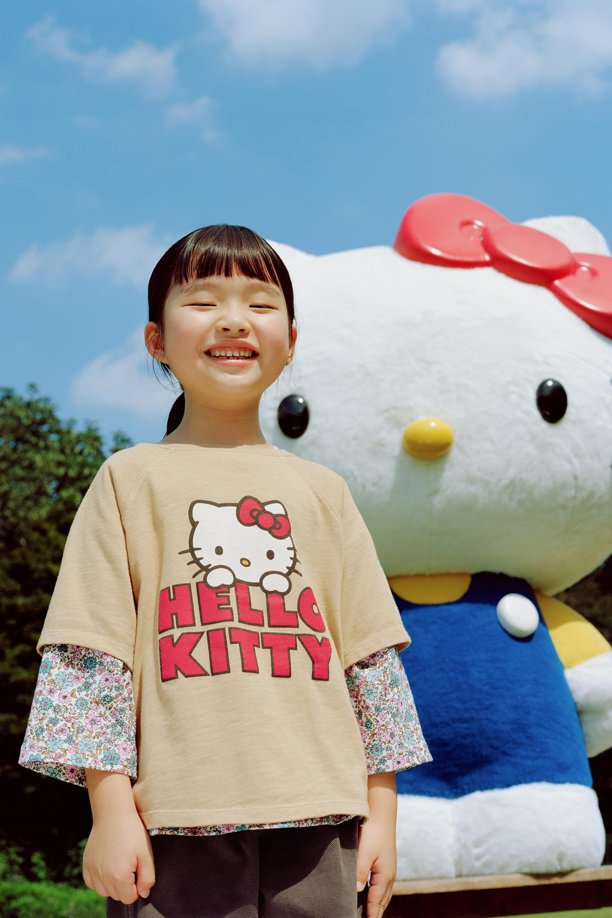 HELLO KITTY © SANRIO EMBROIDERED T-SHIRT