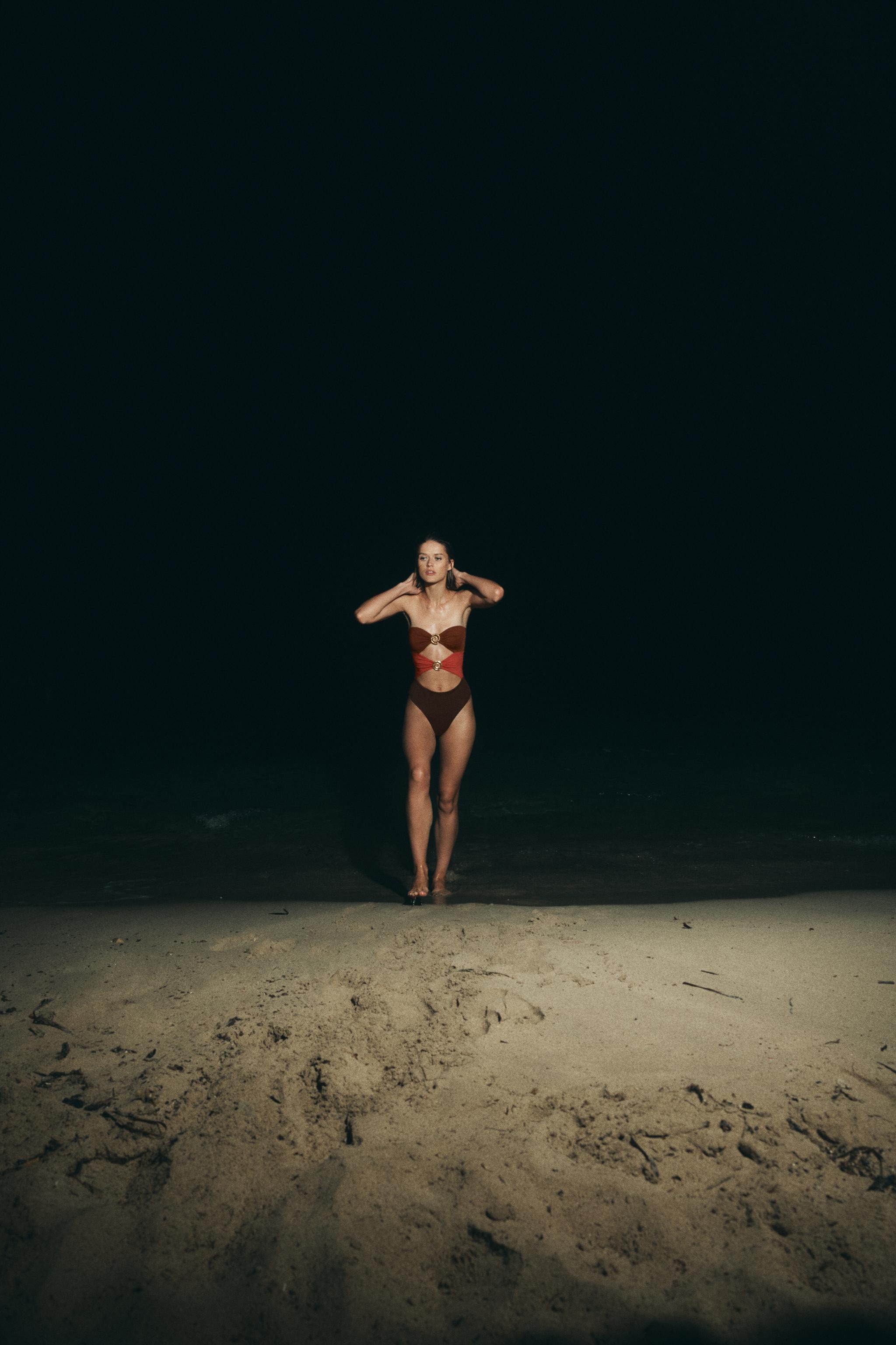 SPIRAL PIECE BANDEAU SWIMSUIT