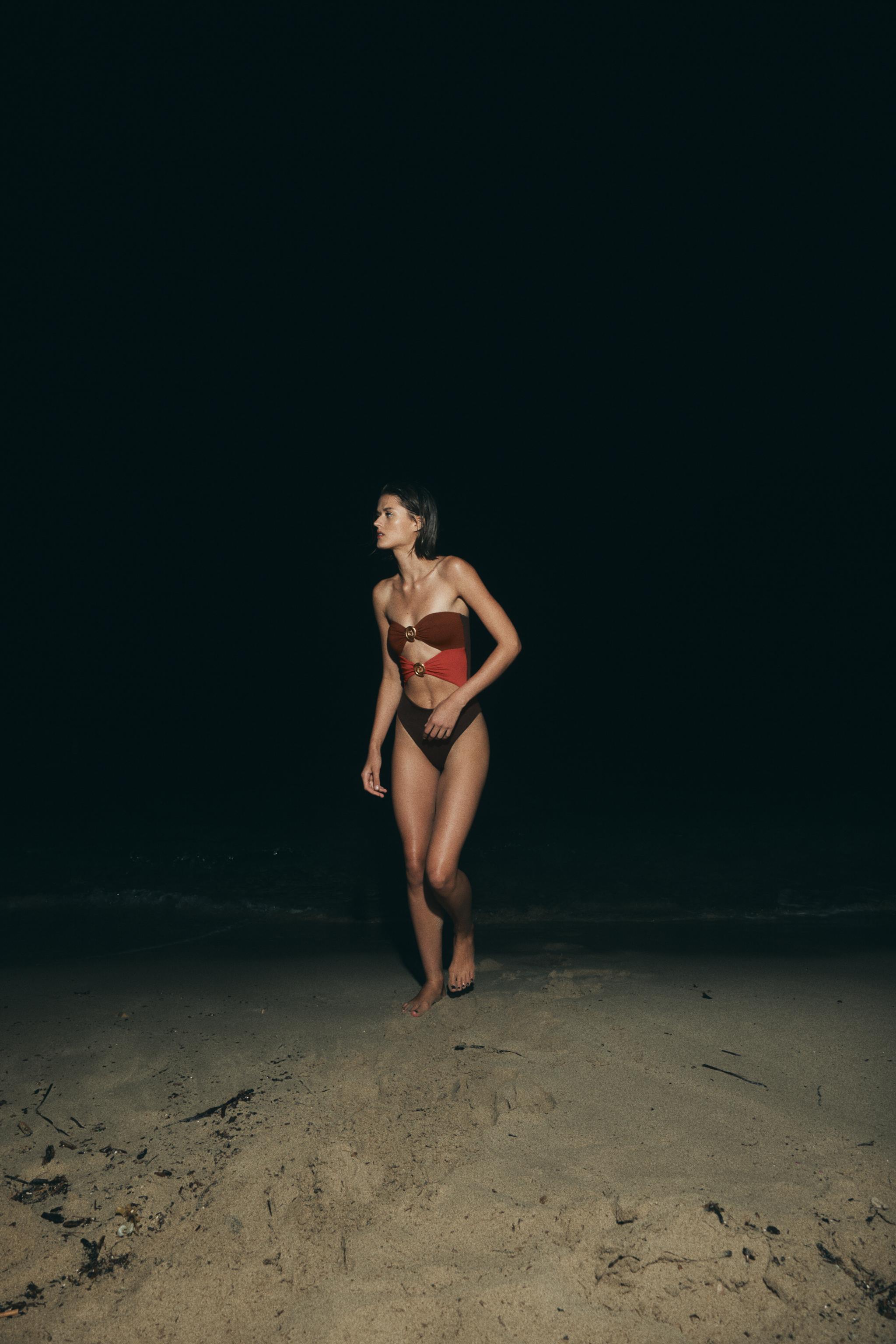 SPIRAL PIECE BANDEAU SWIMSUIT