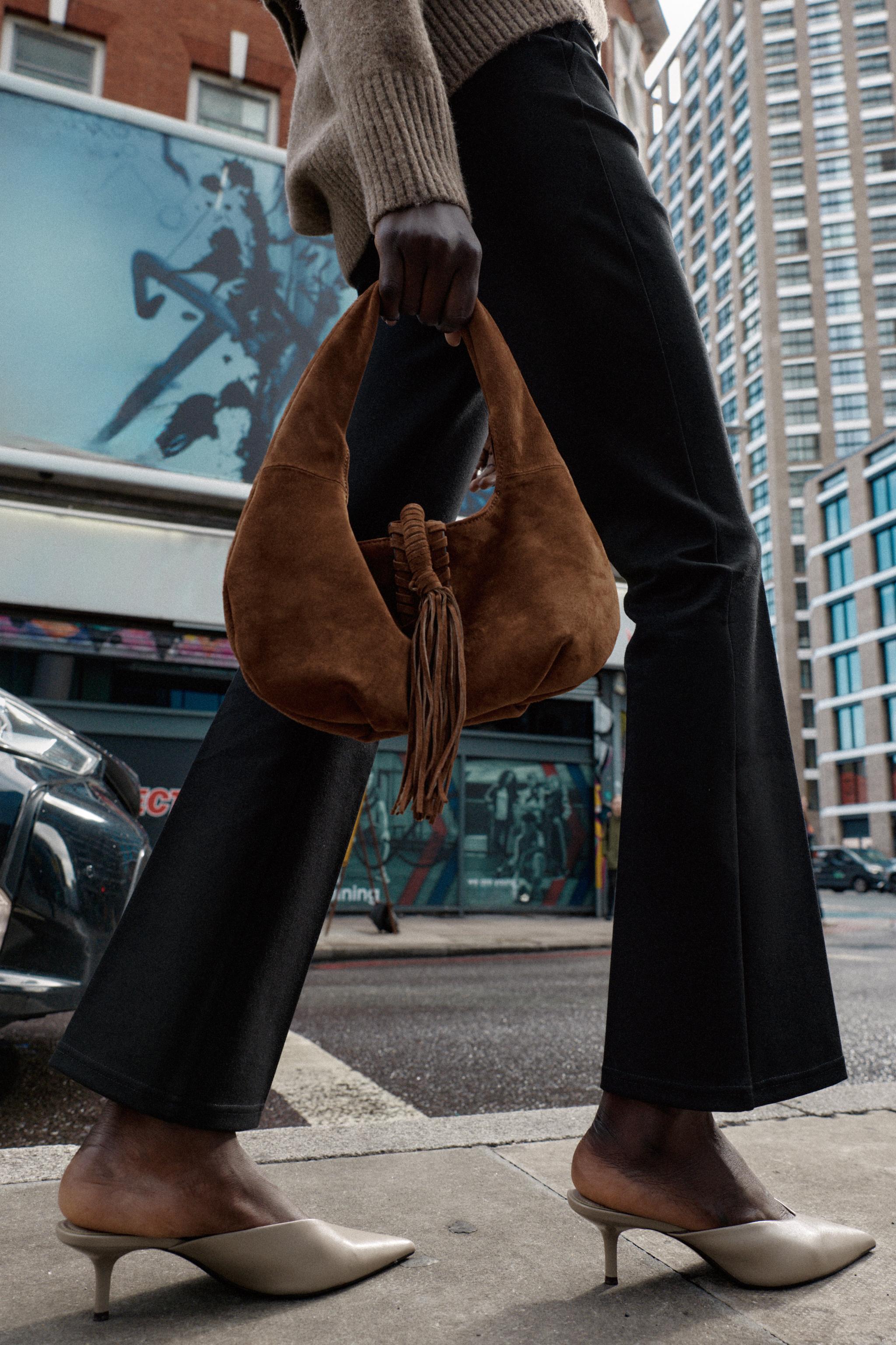 BELTED FLARE LEGGINGS