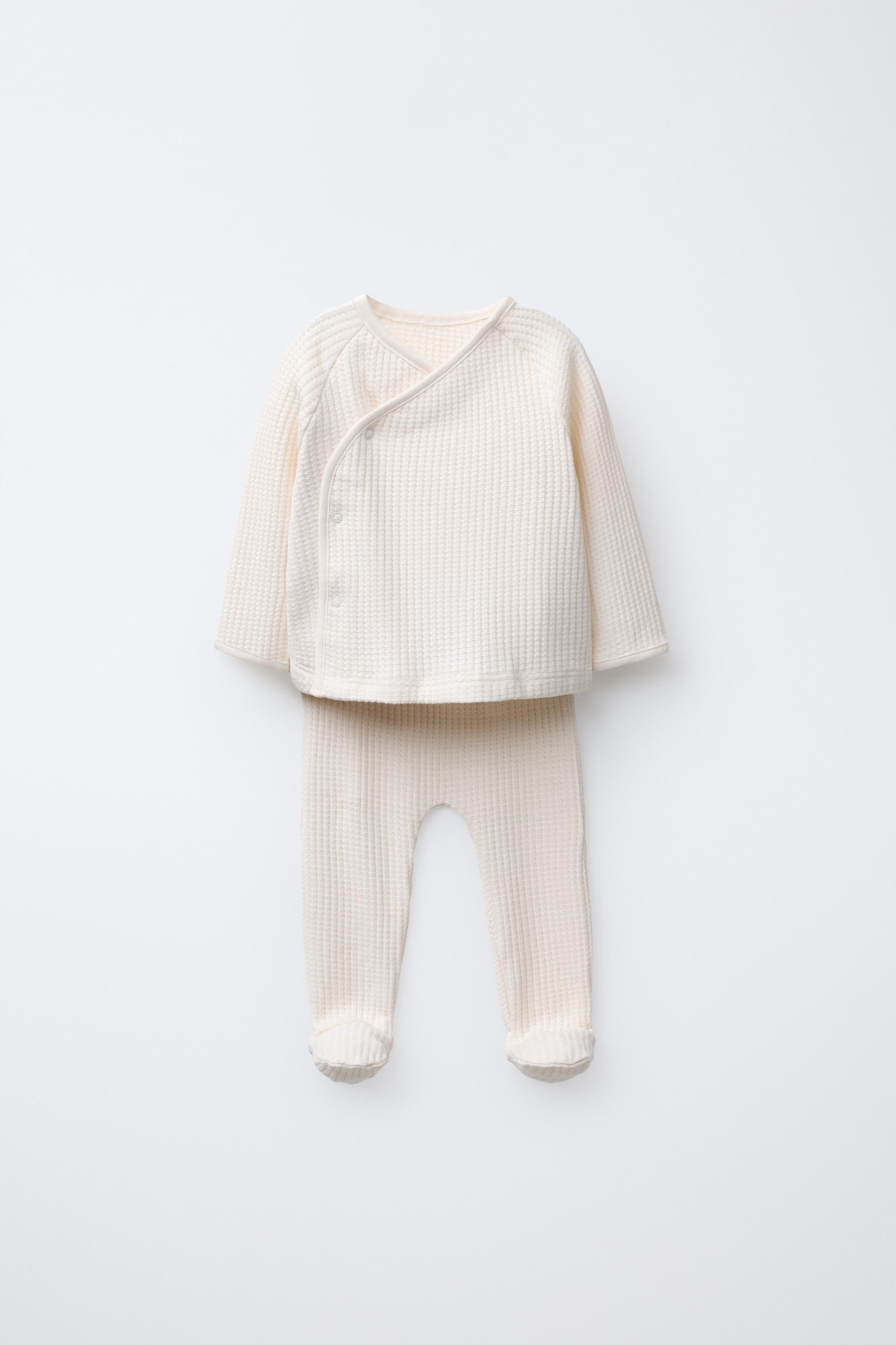 TEXTURED T-SHIRT AND LEGGINGS SET