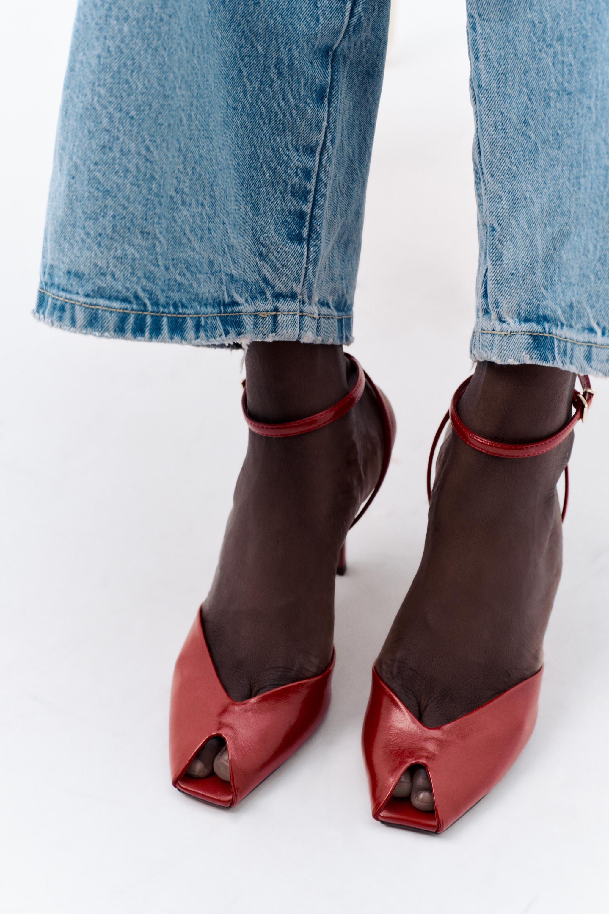 STILETO HEELED ANKLE STRAP SANDALS