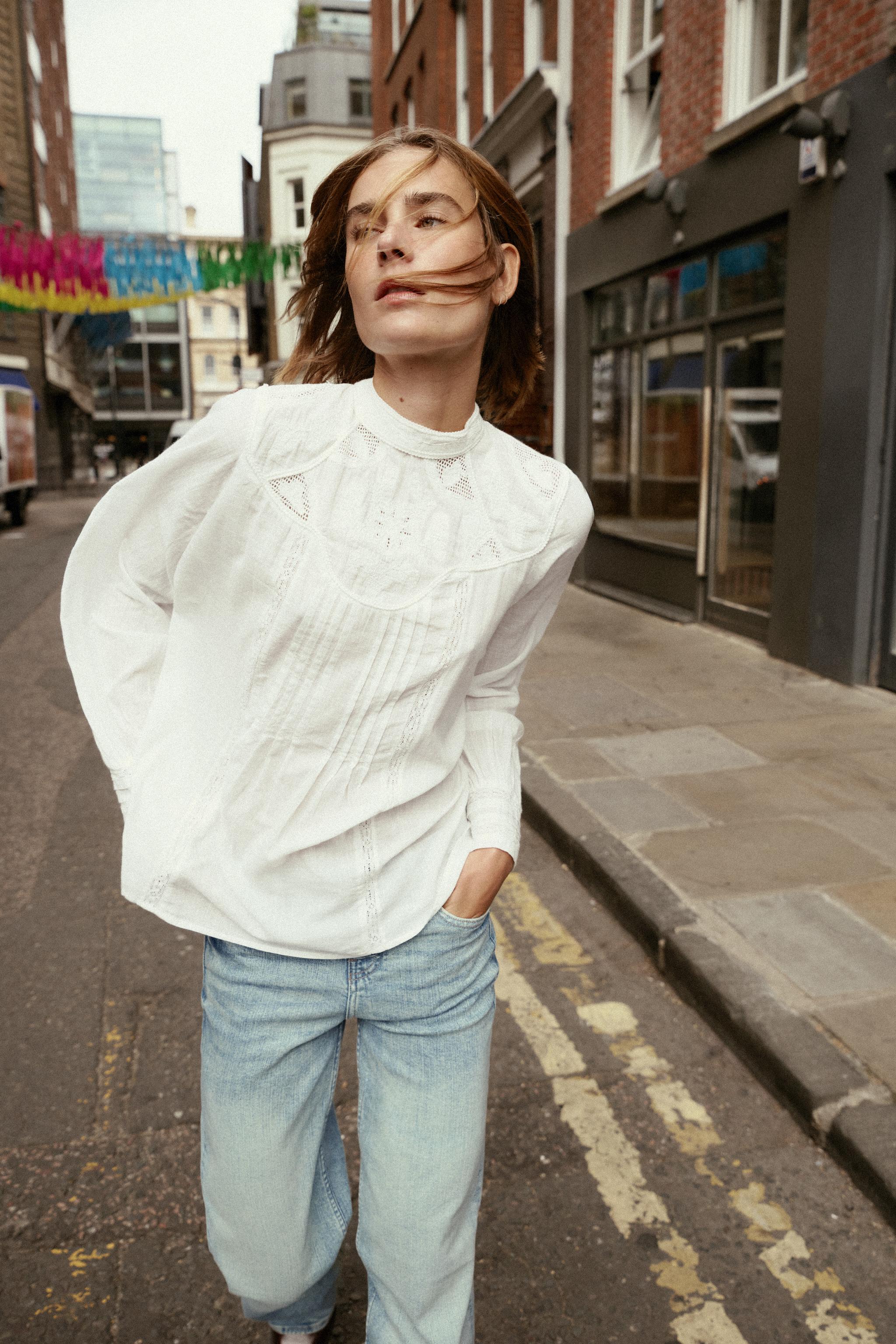 FLORAL EMBROIDERY BLOUSE