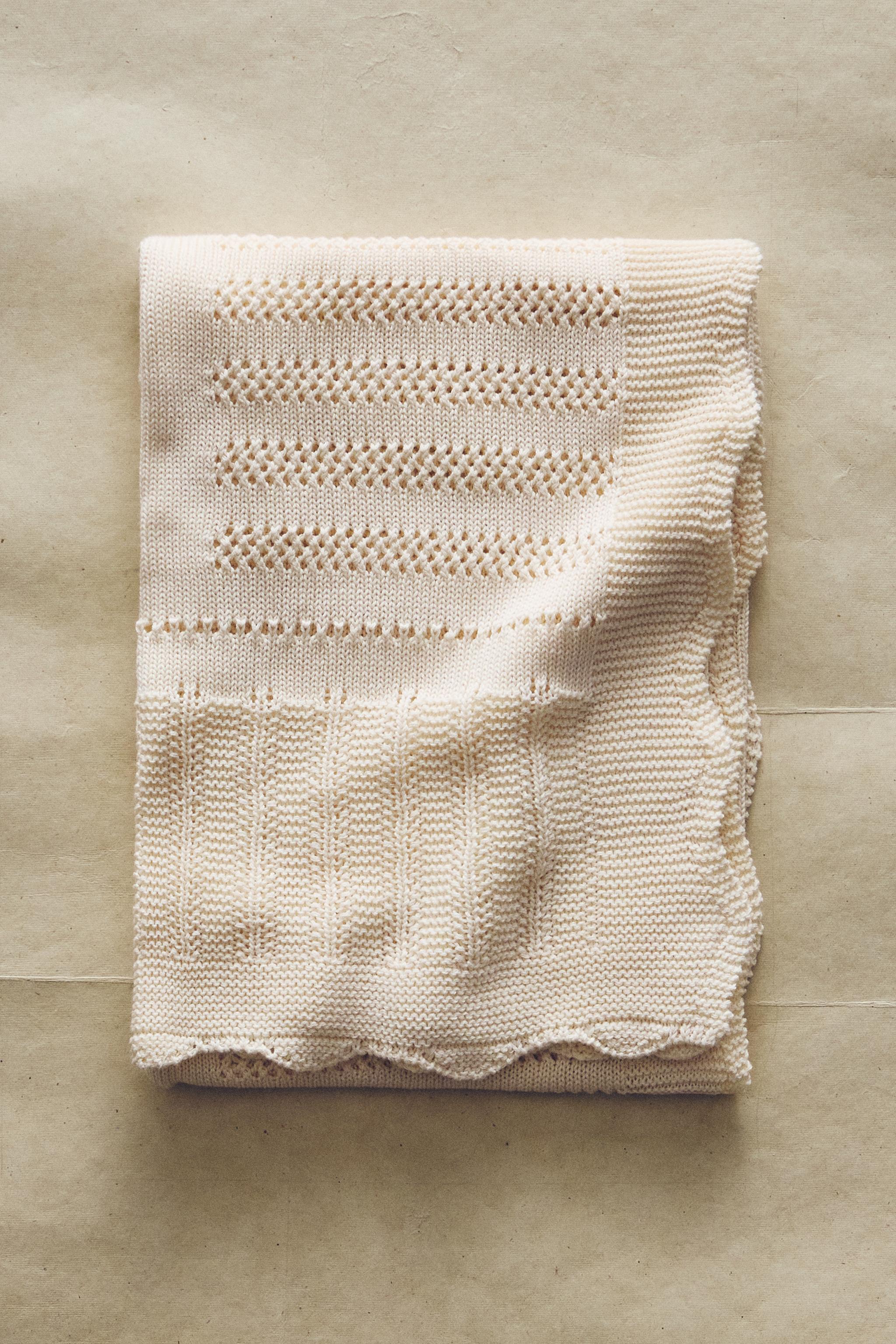 CHILDREN'S OPENWORK COTTON BLANKET
