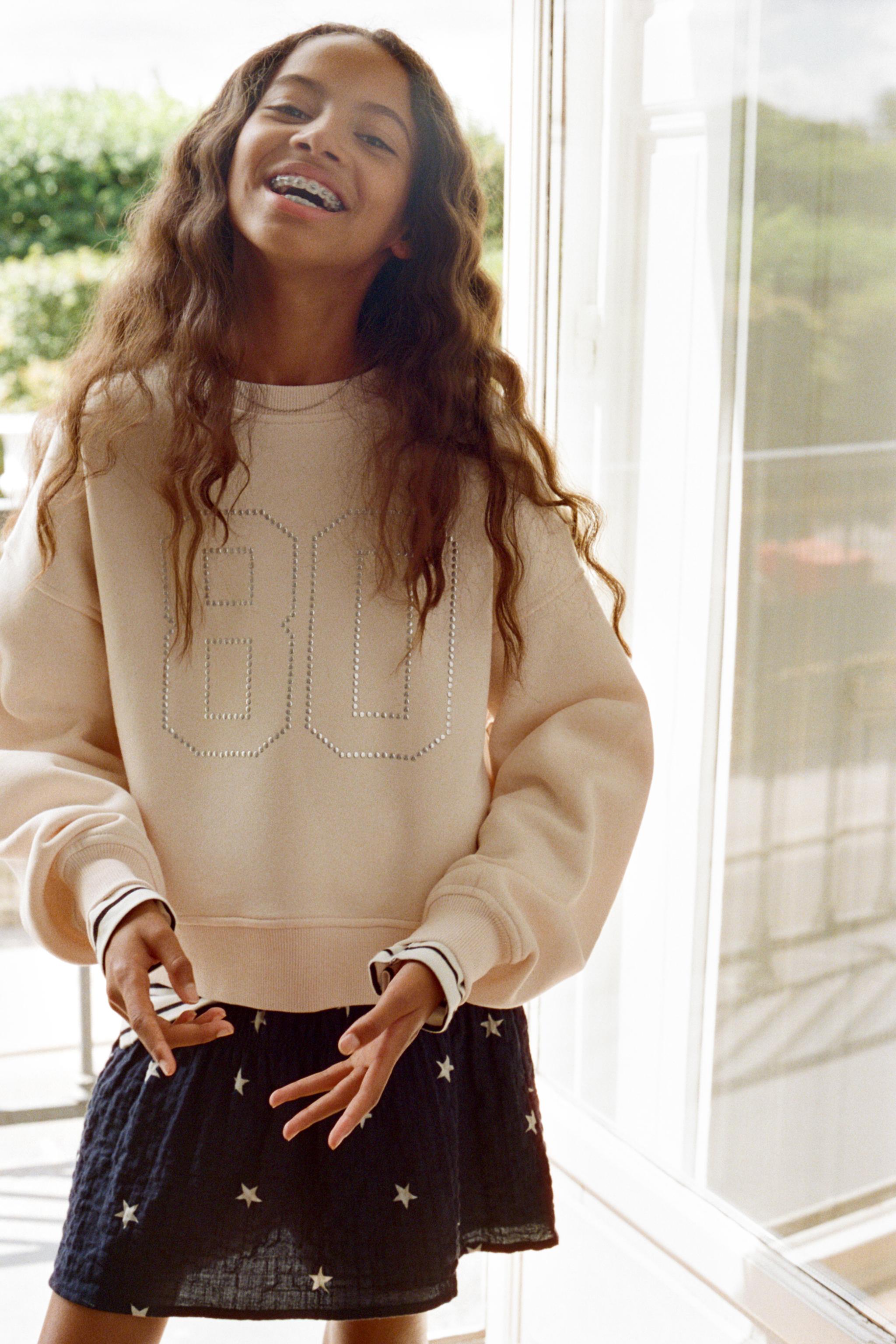NUMBER STUD SWEATSHIRT
