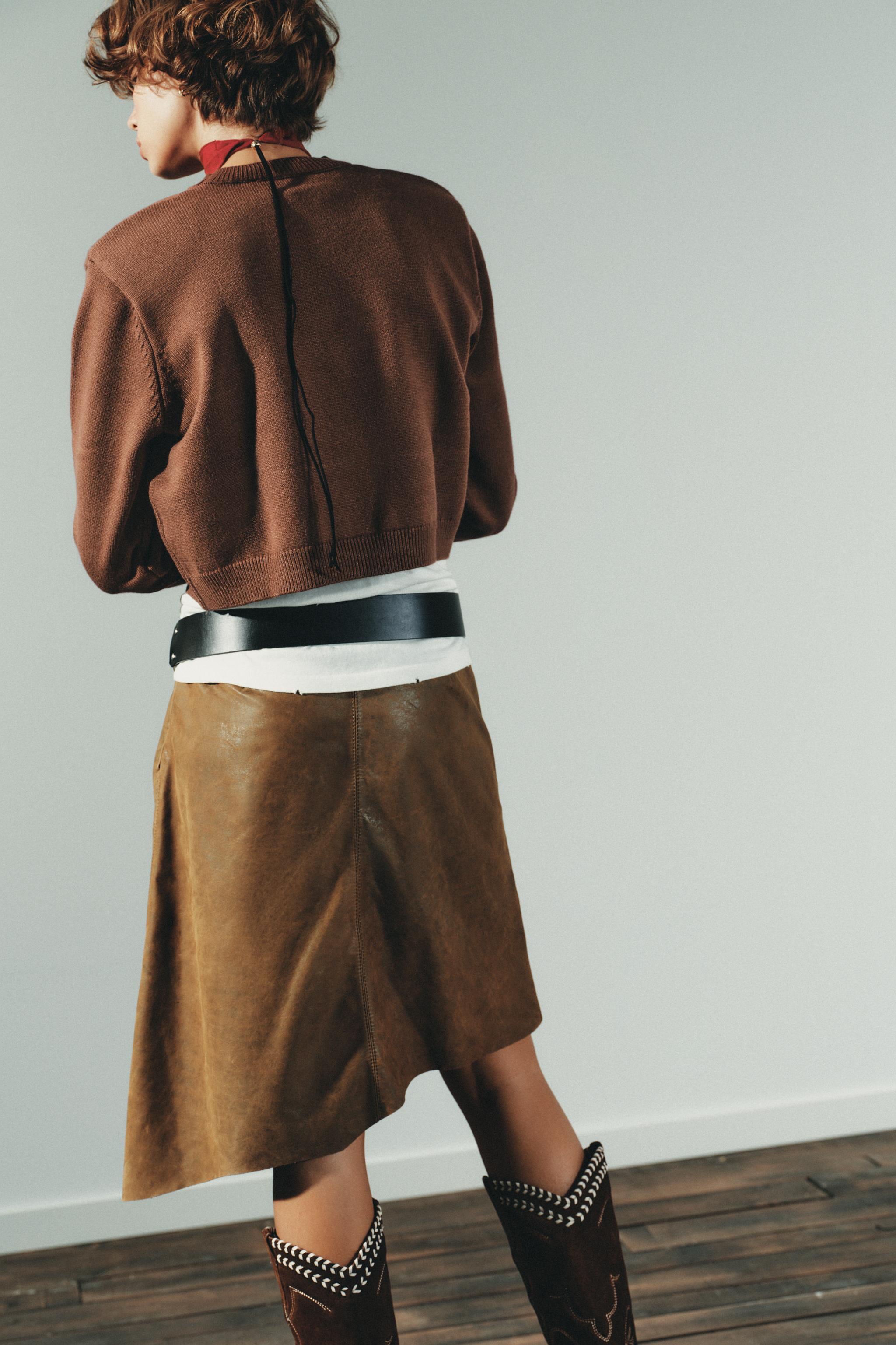 SHOULDER PAD CROPPED KNIT SWEATER