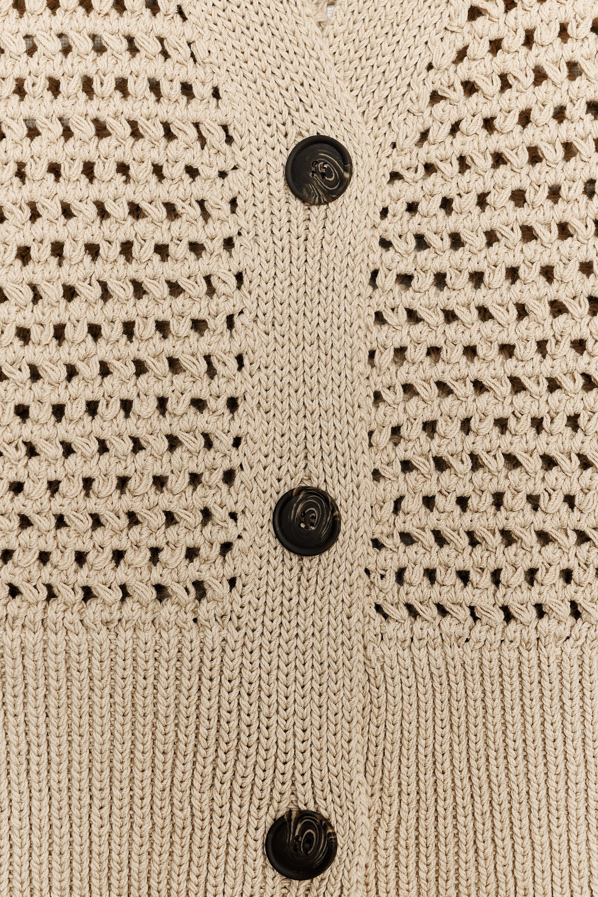 OPEN KNIT VEST