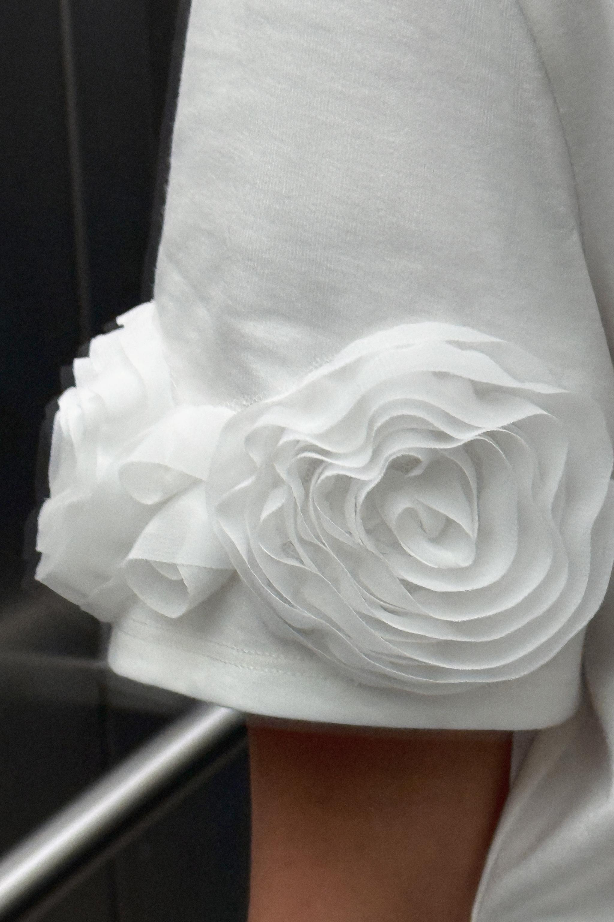 VOLUMINOUS FLORAL T-SHIRT