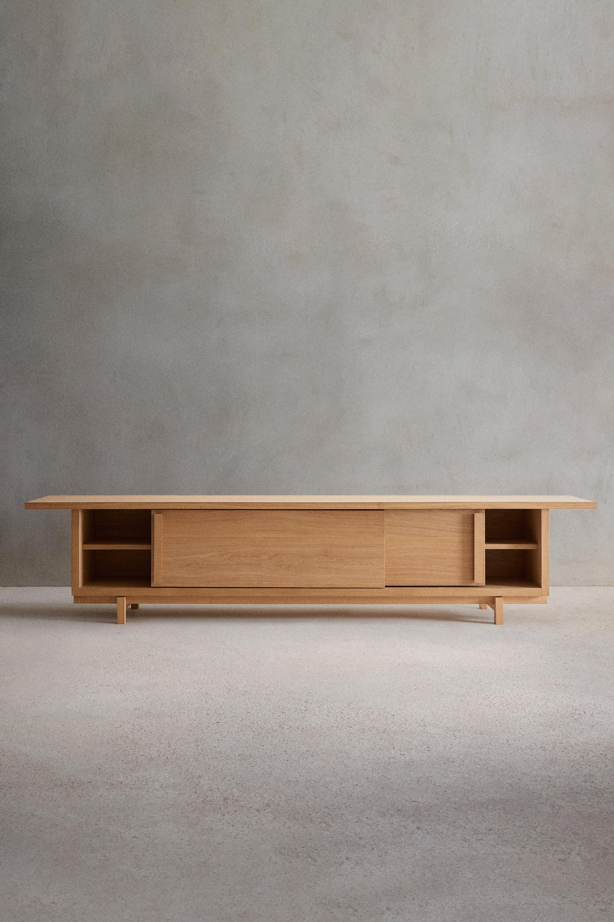 SIDEBOARD 01