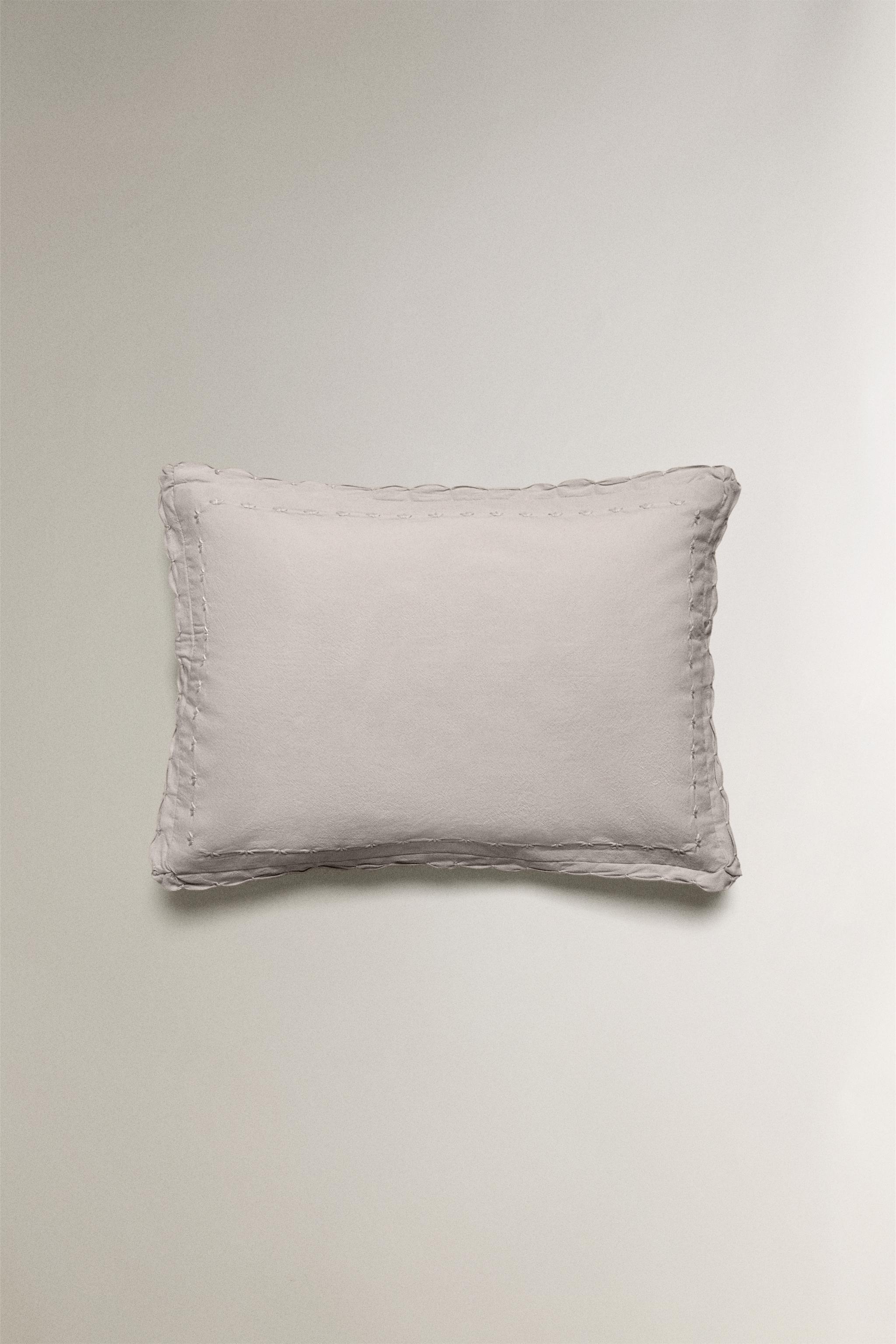 CHILDREN'S THROW PILLOW COVER WITH SCALLOPED EDGE