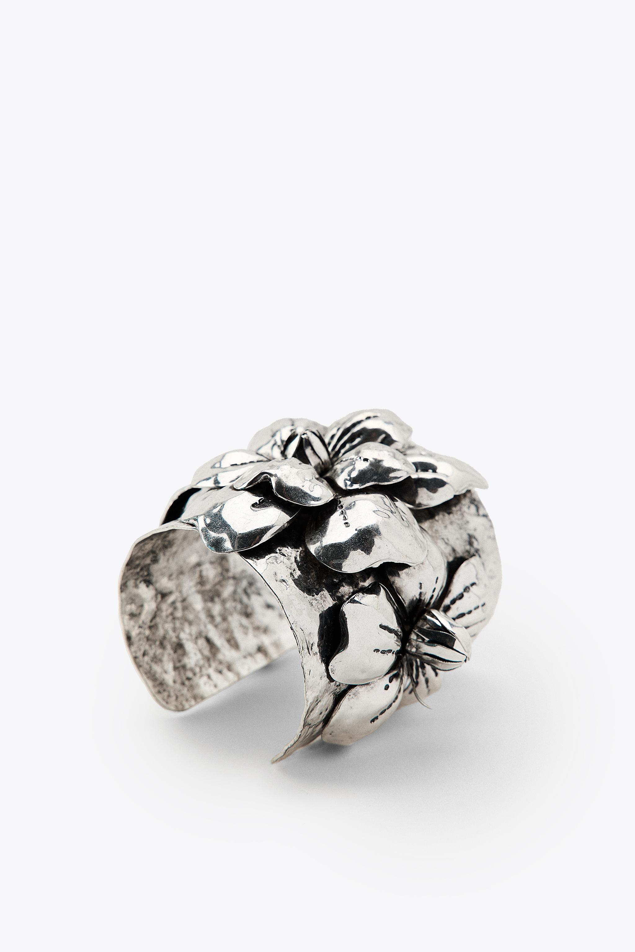 RIGID FLOWER BRACELET