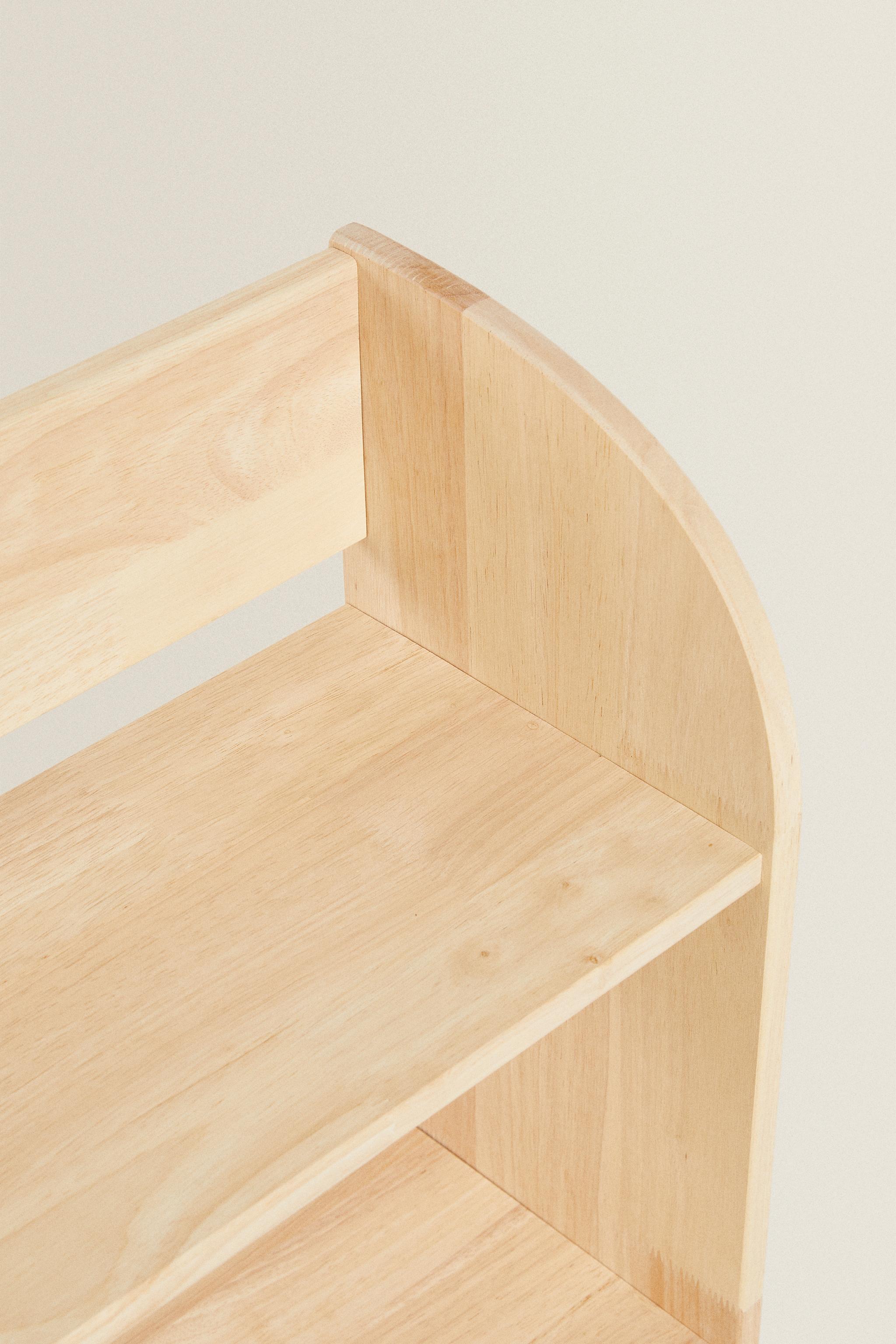 CHILDREN’S BEAR SHELVING UNIT