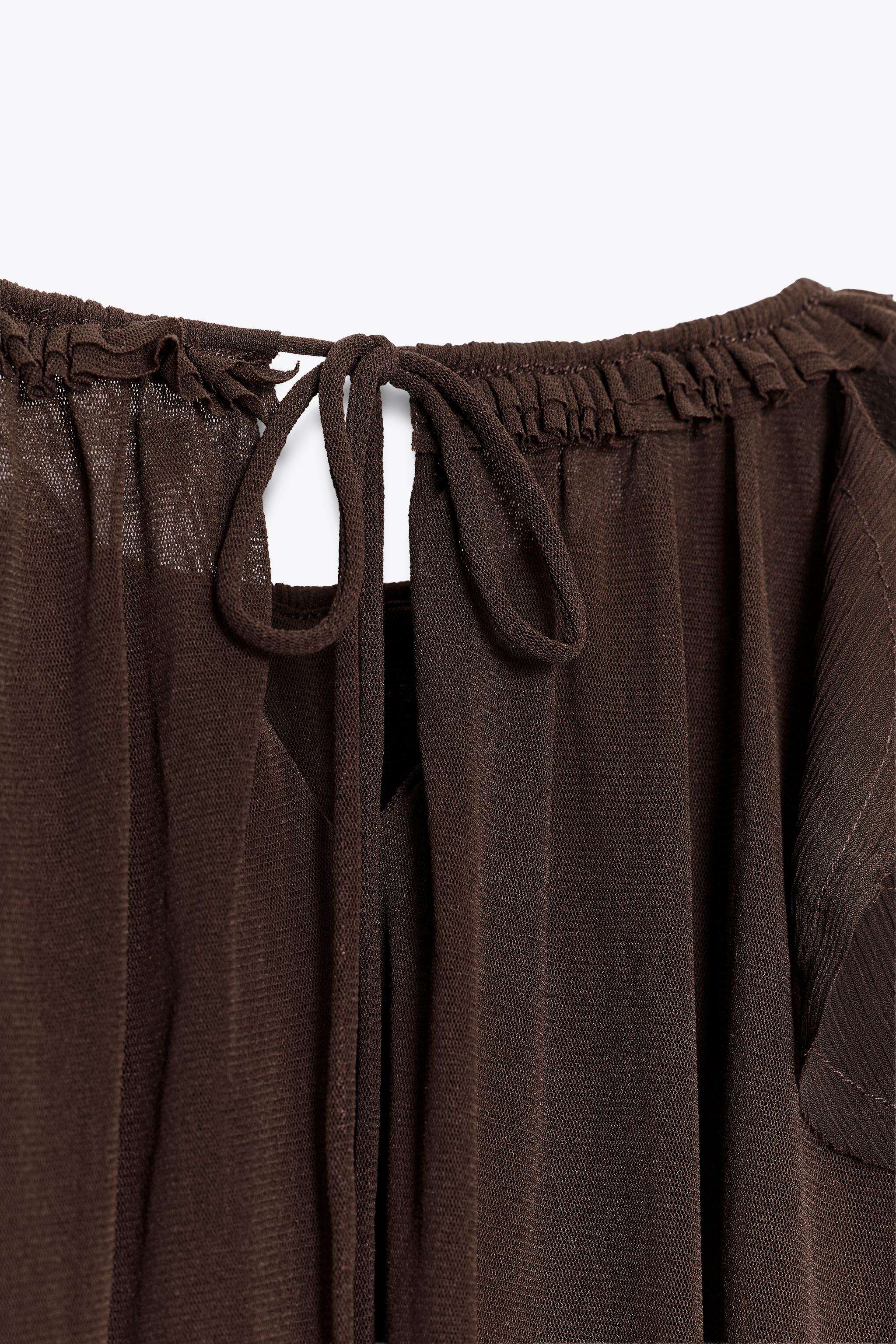 FLOWY RUFFLED BLOUSE