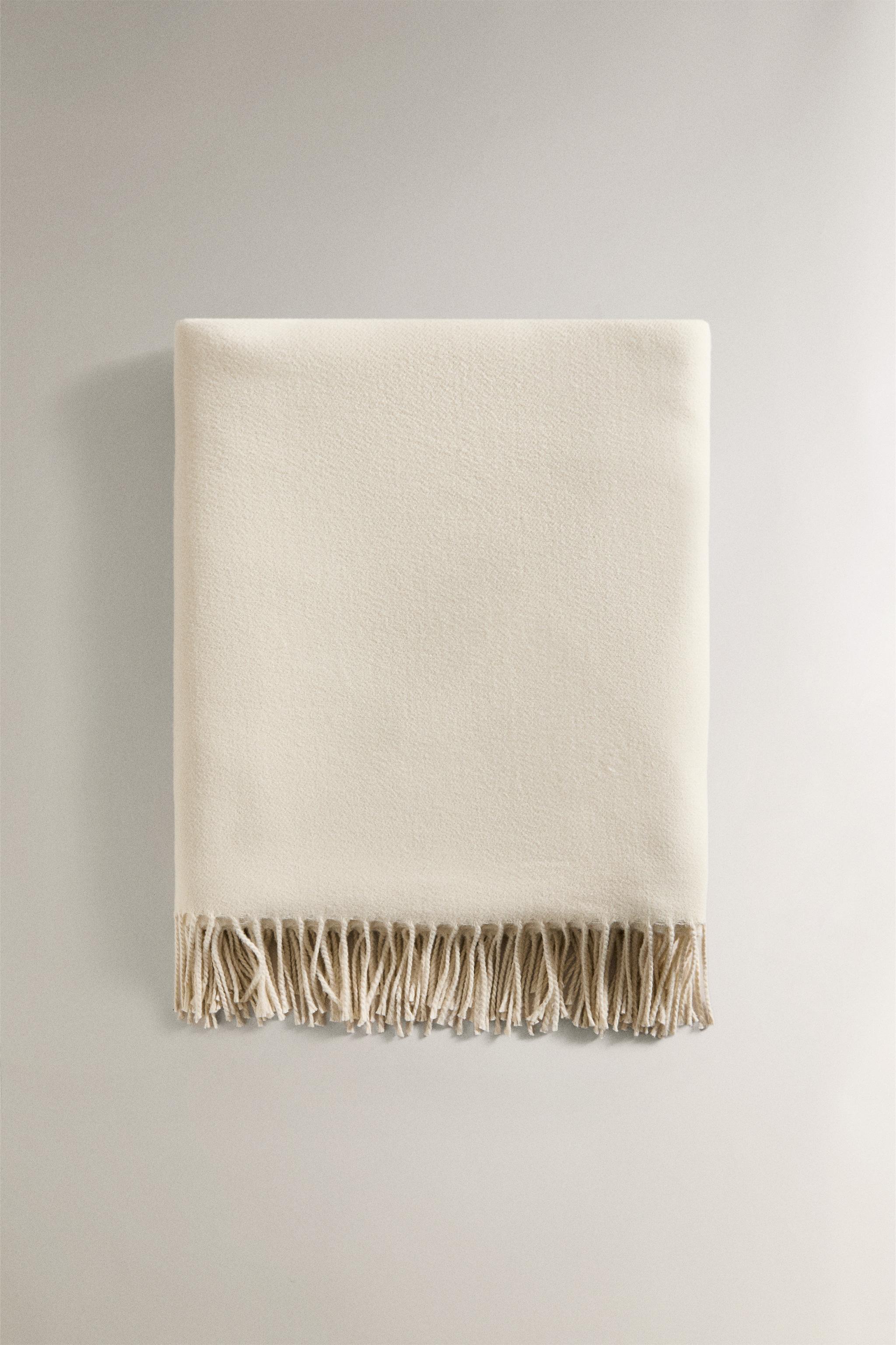 DECORATIVE FRINGED BLANKET