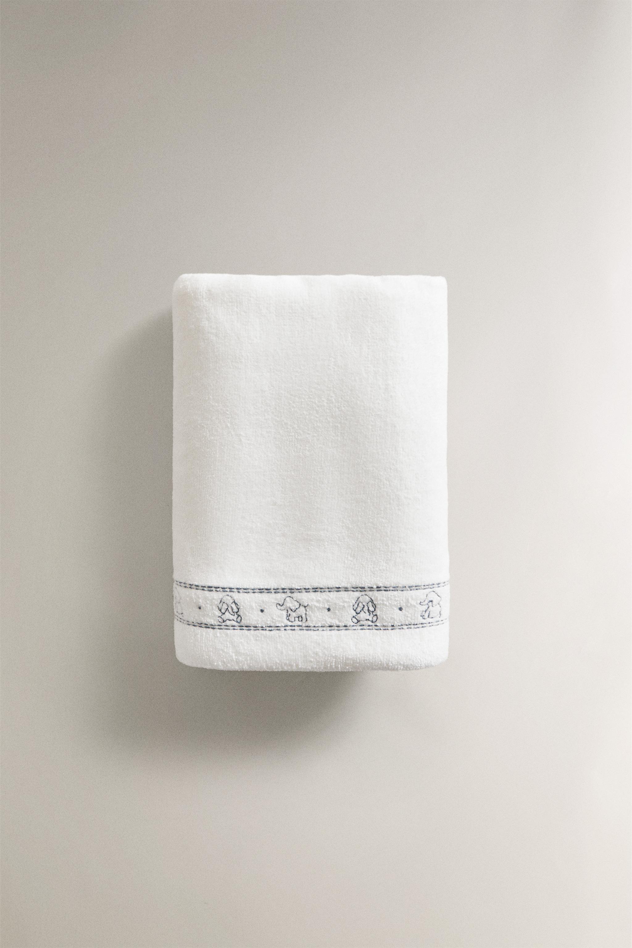 CHILDREN'S ELEPHANT VELOUR BATH TOWEL