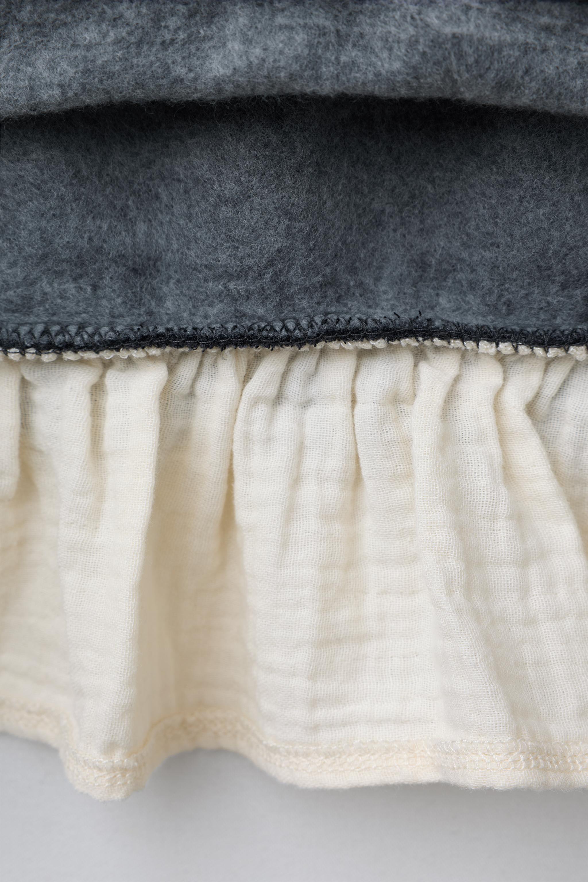 COMBINATION SWEATSHIRT WITH FLORAL APPLIQUÉ