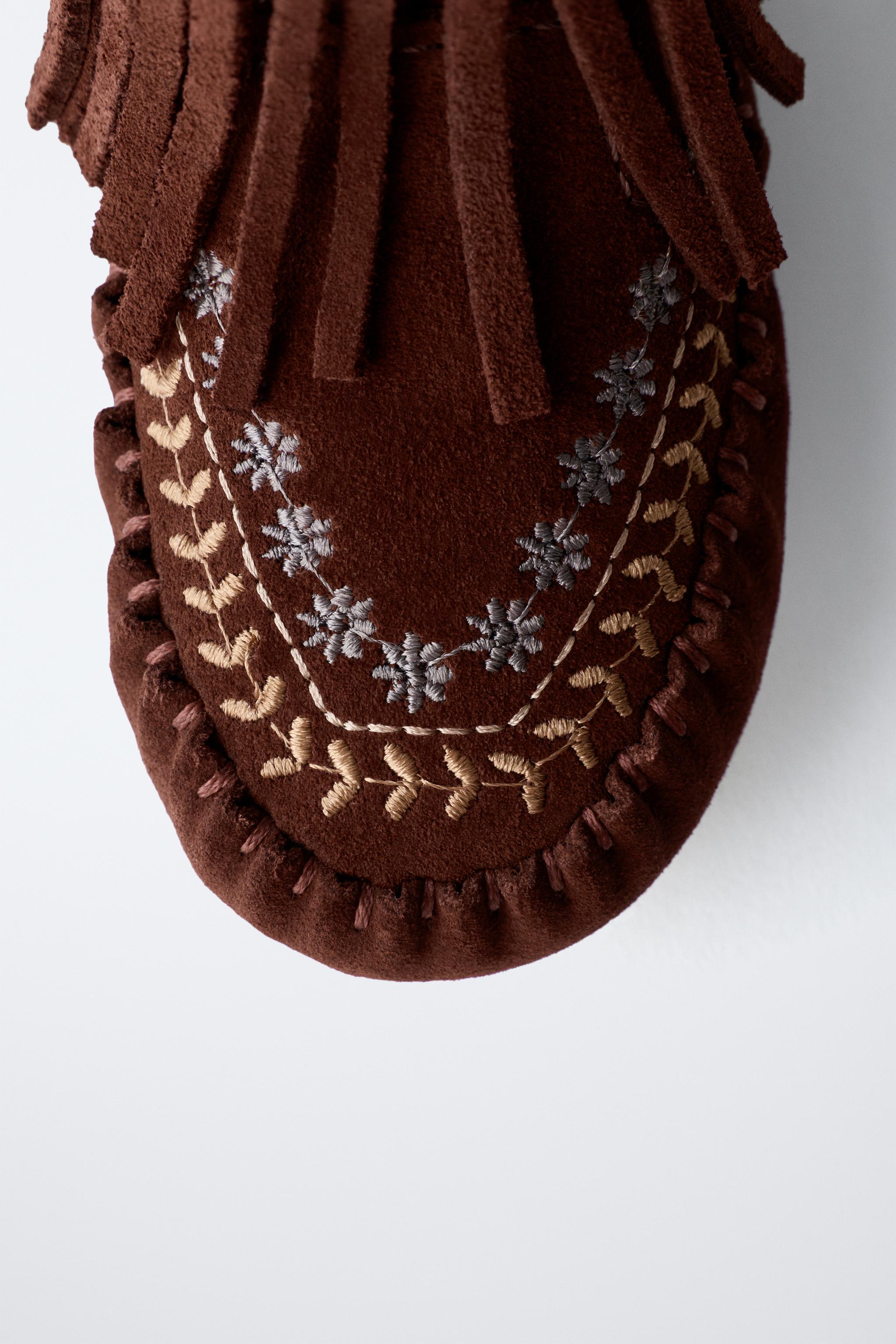 EMBROIDERED LEATHER BOOTS