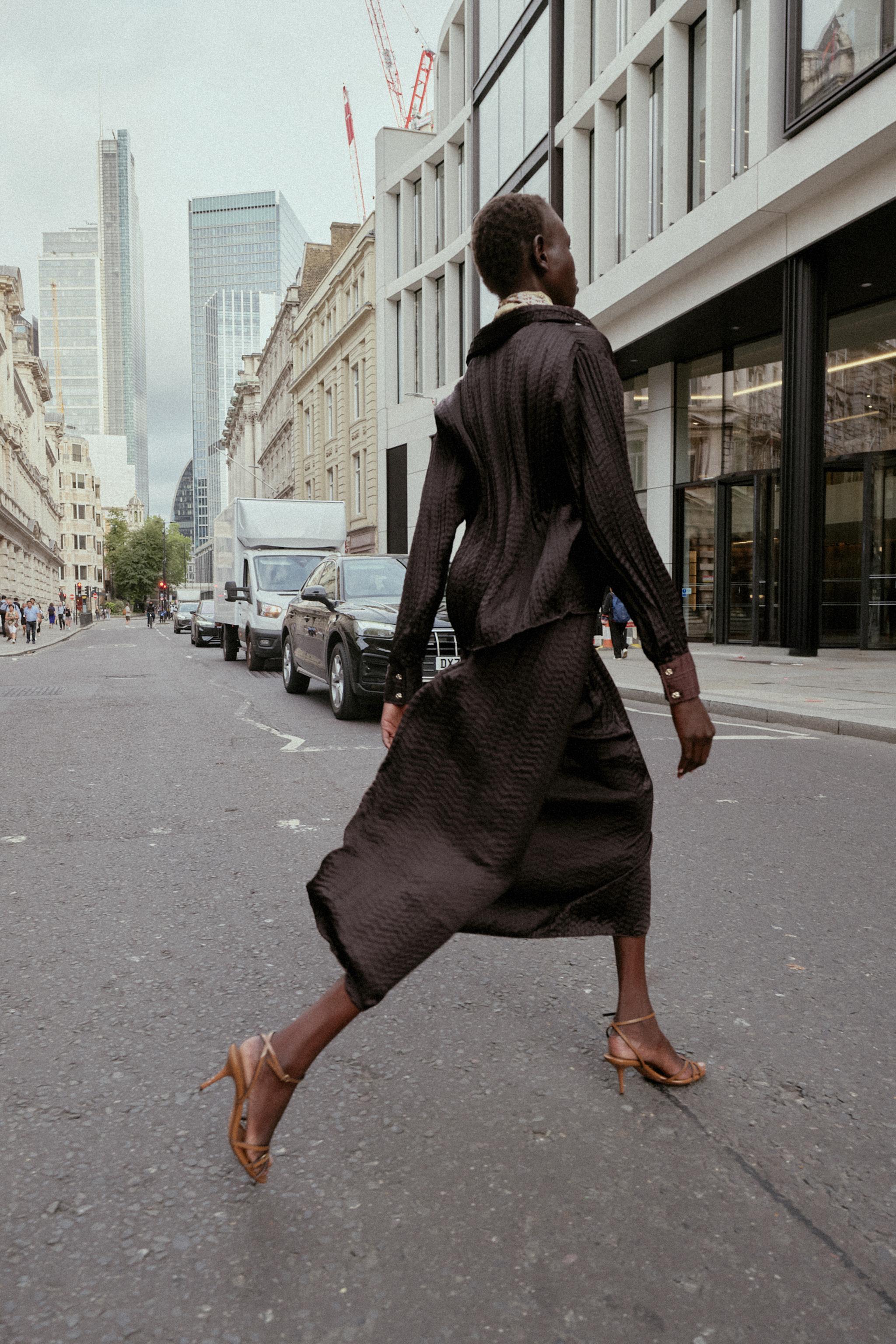 WRINKLED EFFECT SATIN SKIRT