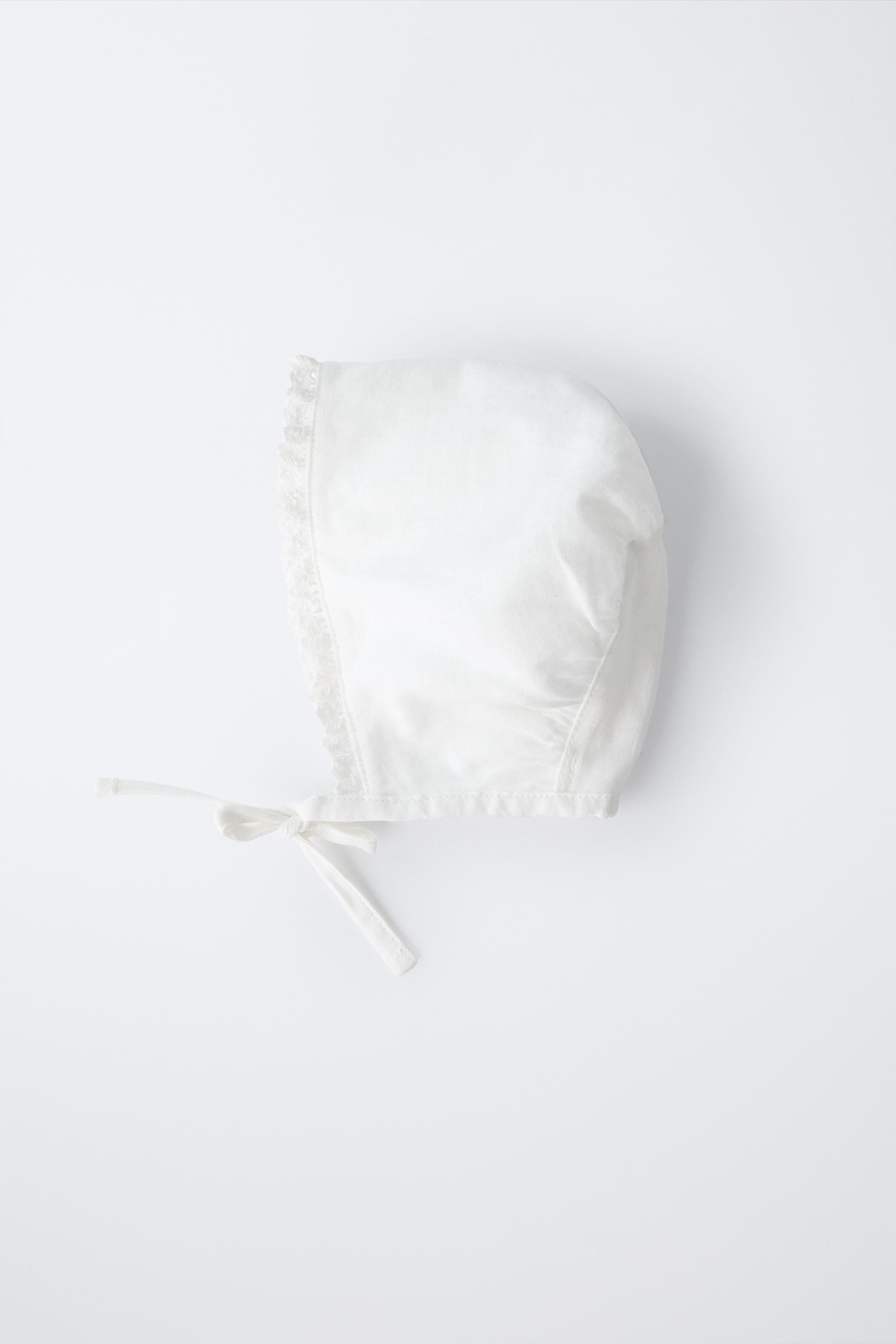 PLAIN LINEN BONNET WITH LACE