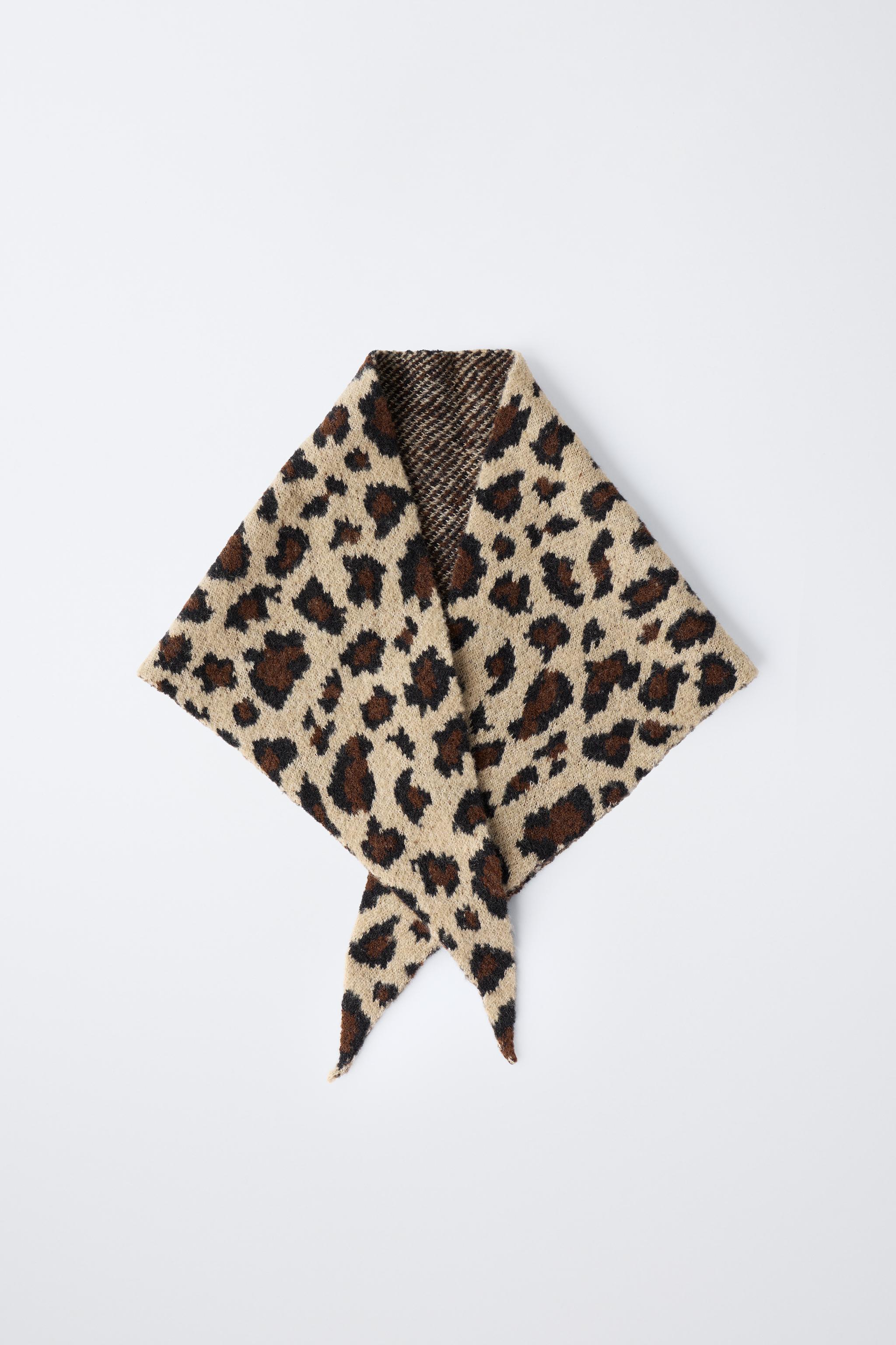 TRIANGULAR KNIT ANIMAL PRINT SCARF