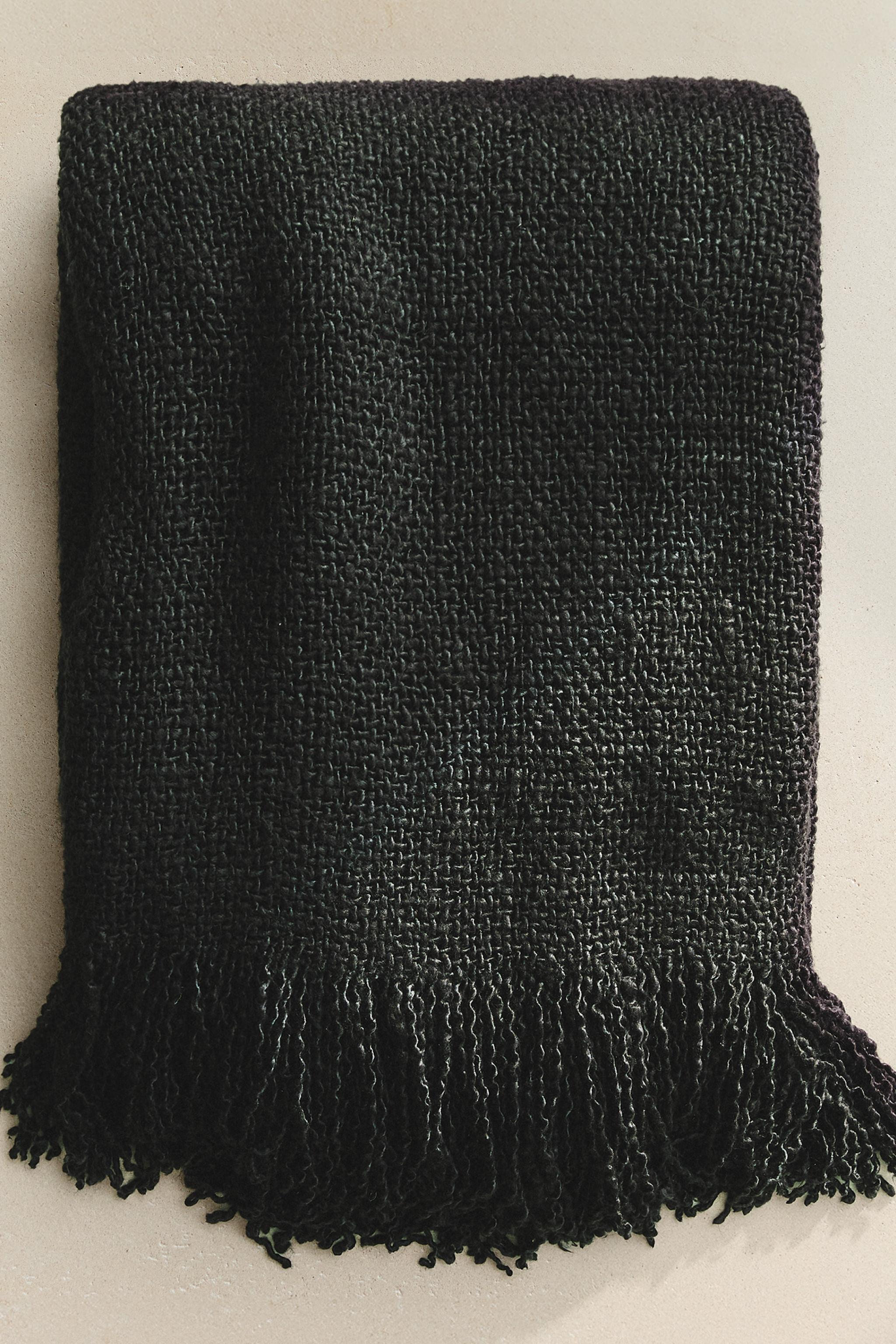 DECORATIVE FRINGED BLANKET