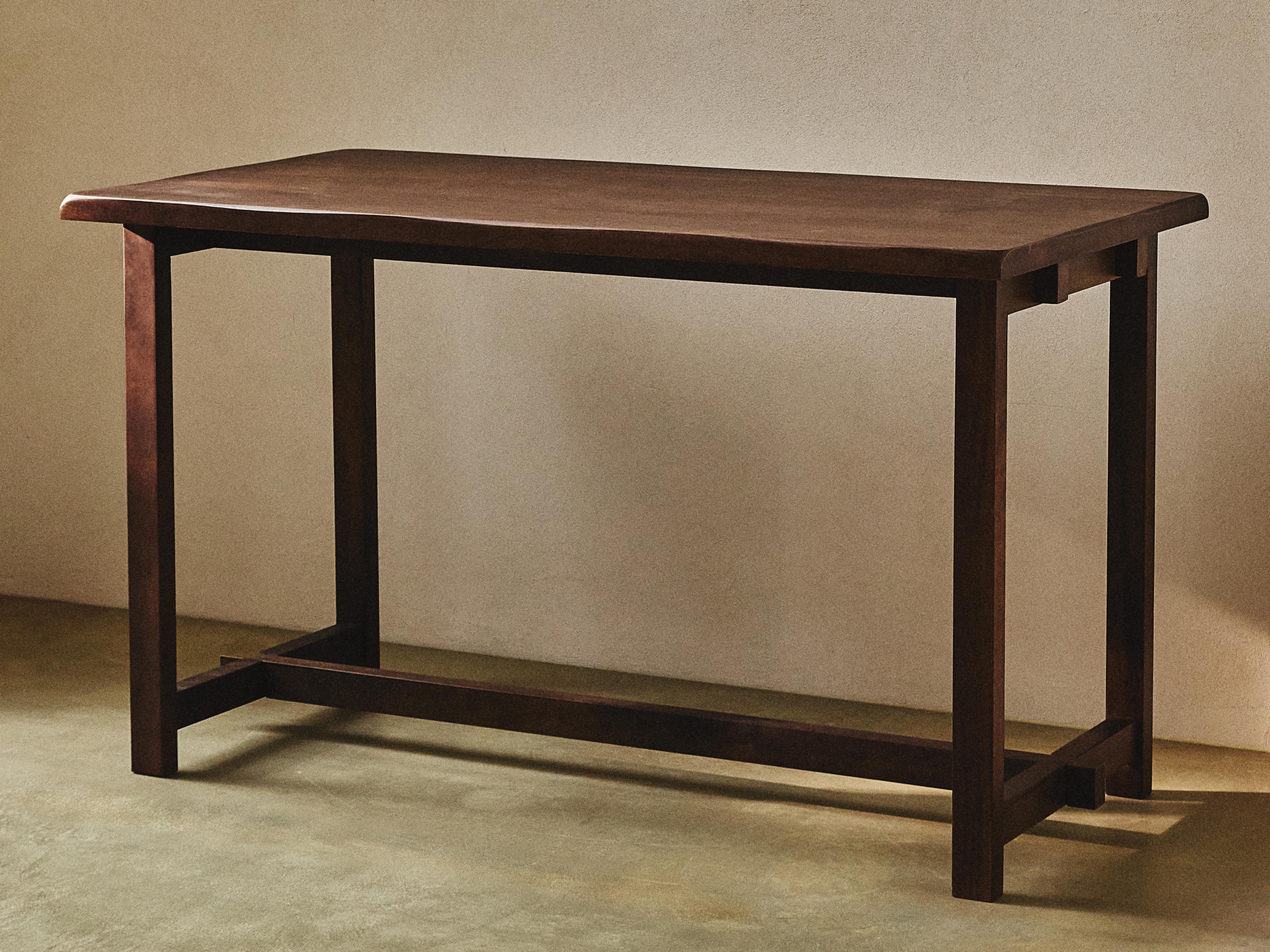 TABLE WITH AN AGED FINISH