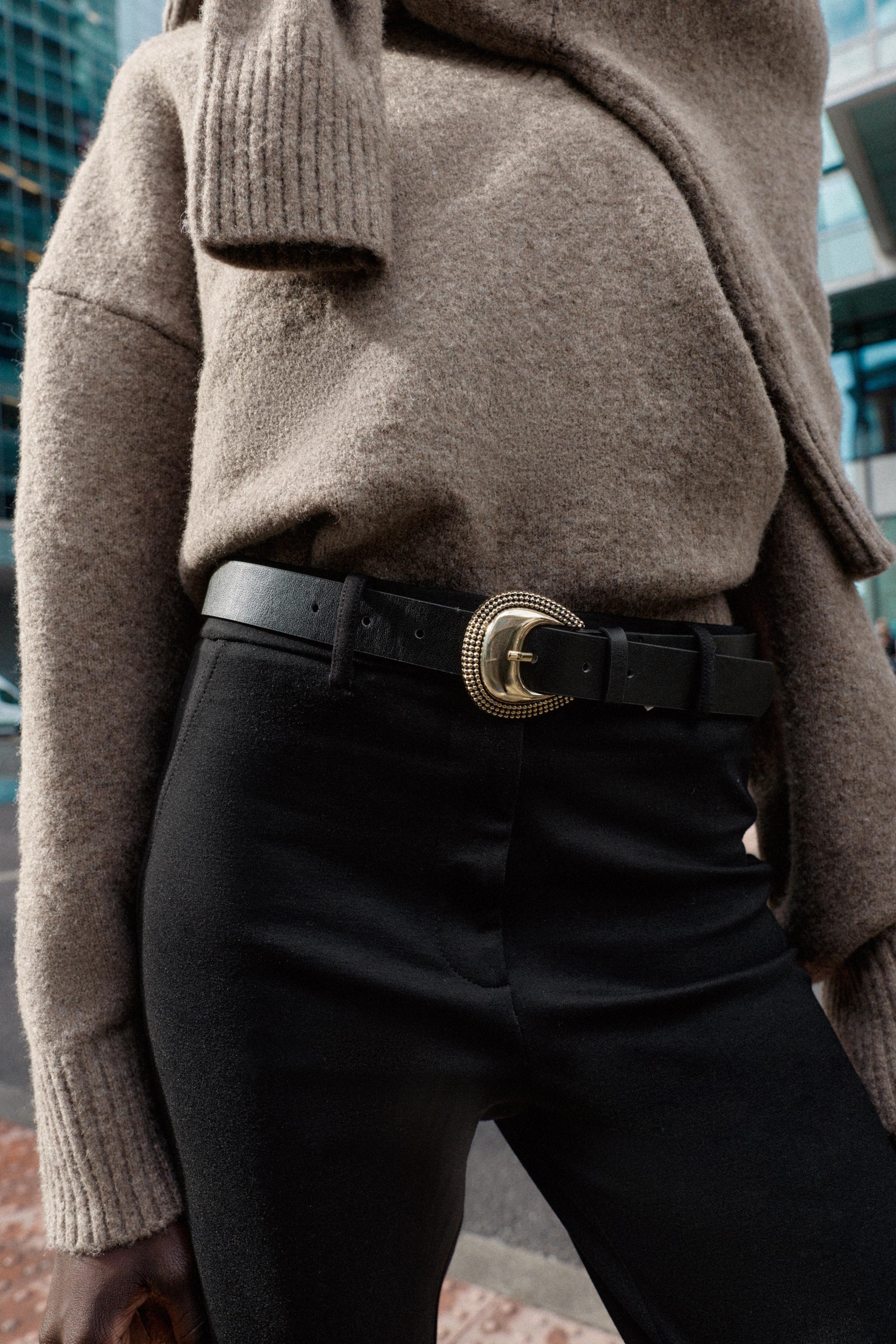 BELTED FLARE LEGGINGS