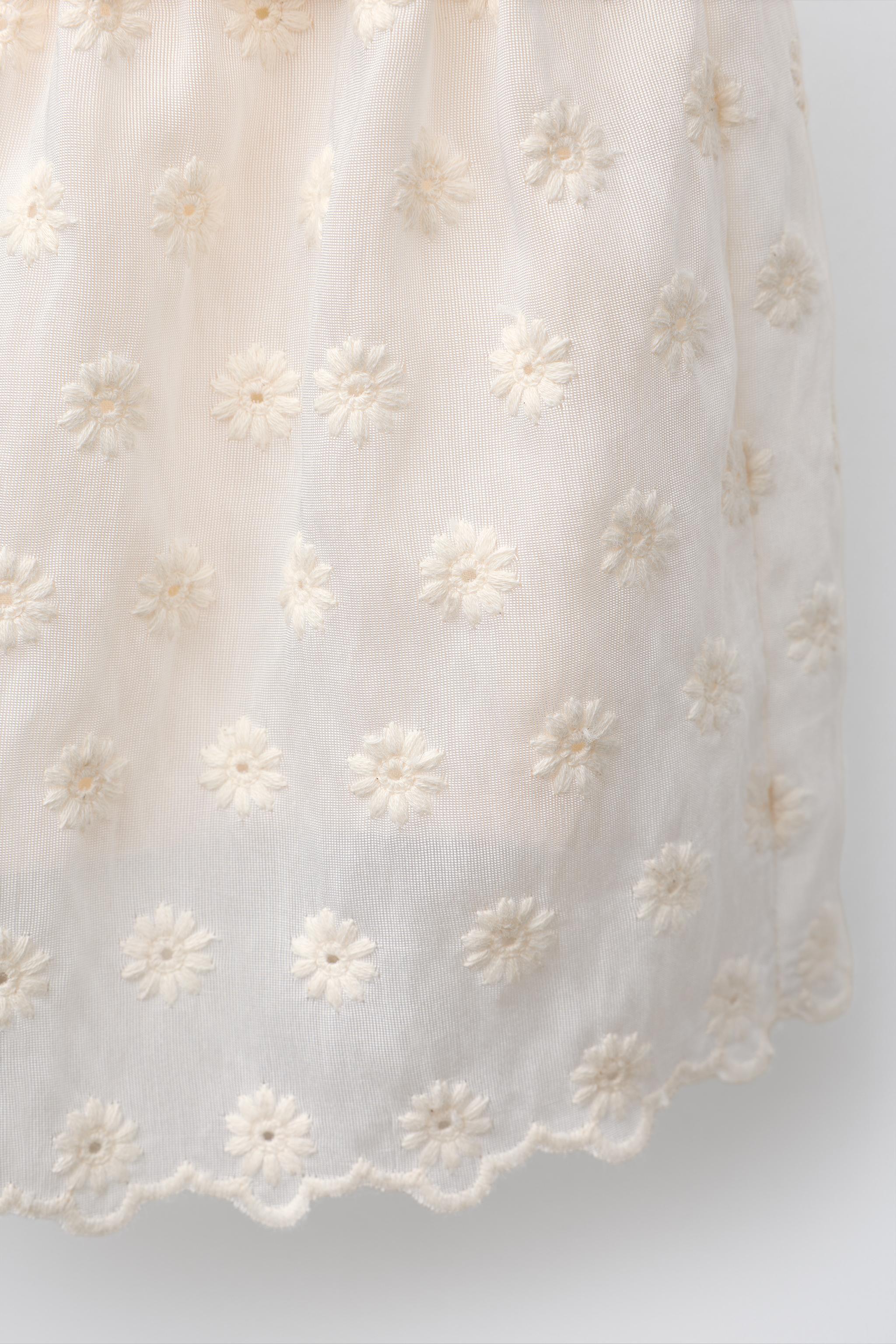 EMBROIDERED LACE SKIRT