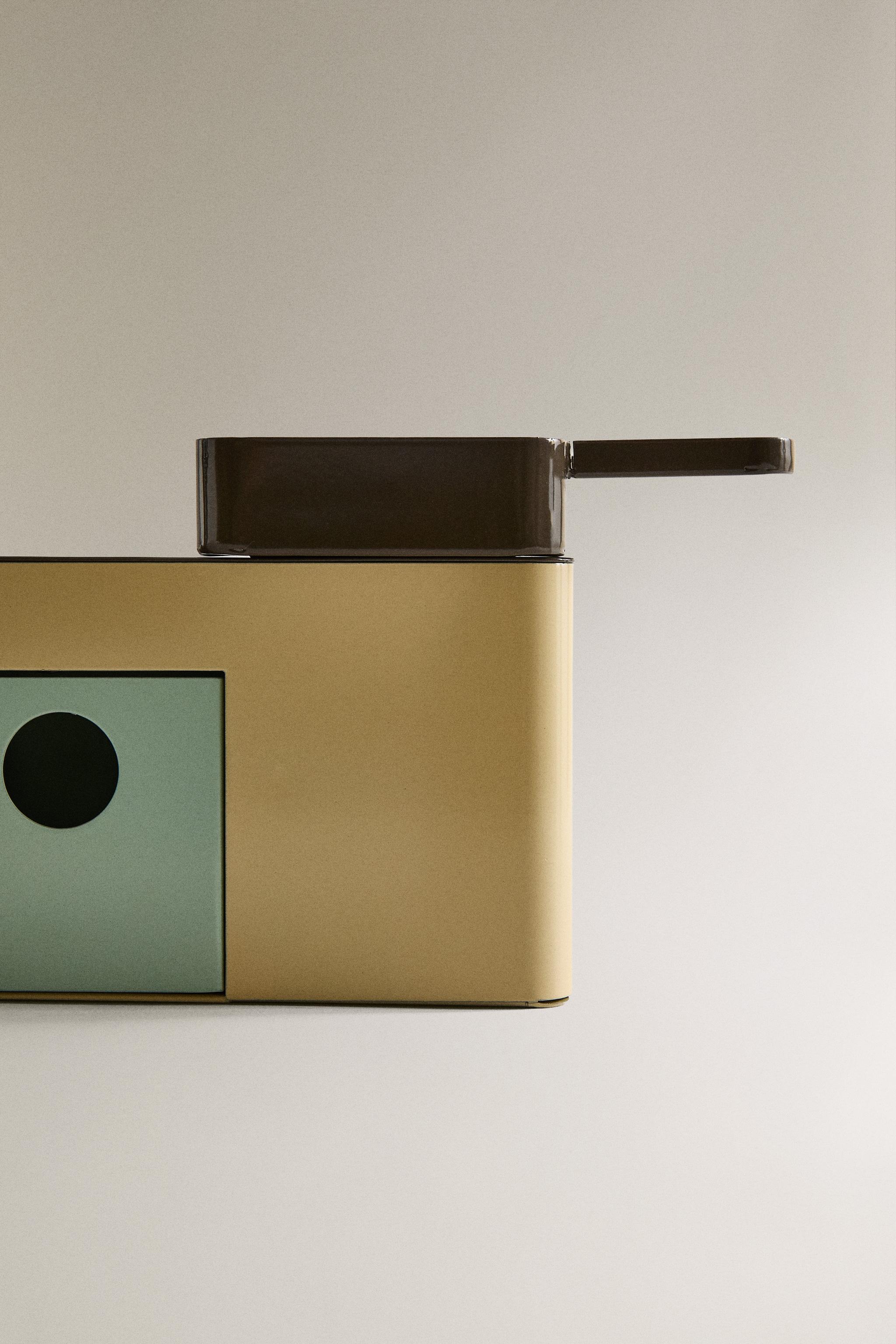 CHILDREN'S METAL HOUSE PENCIL HOLDER