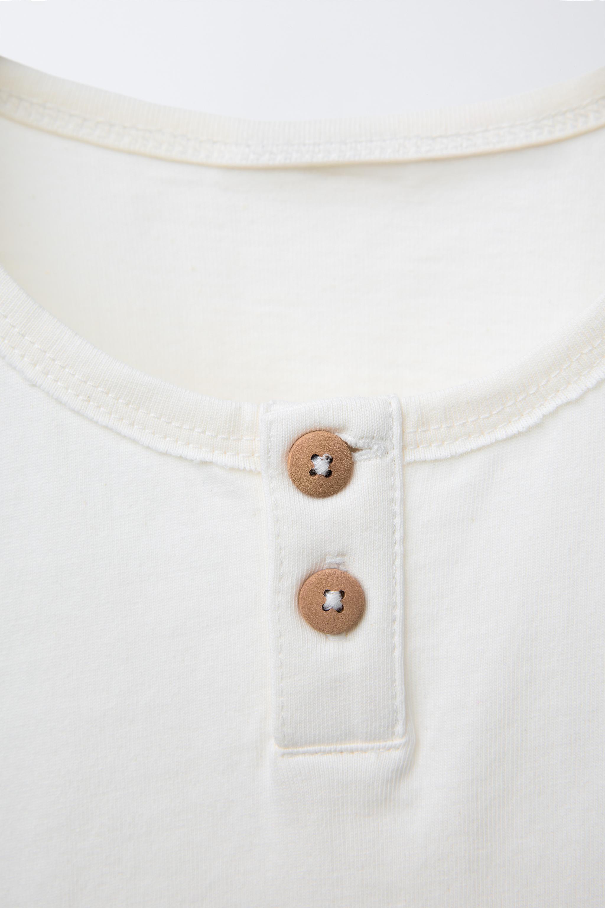 SLEEVELESS TOP WITH BUTTONS