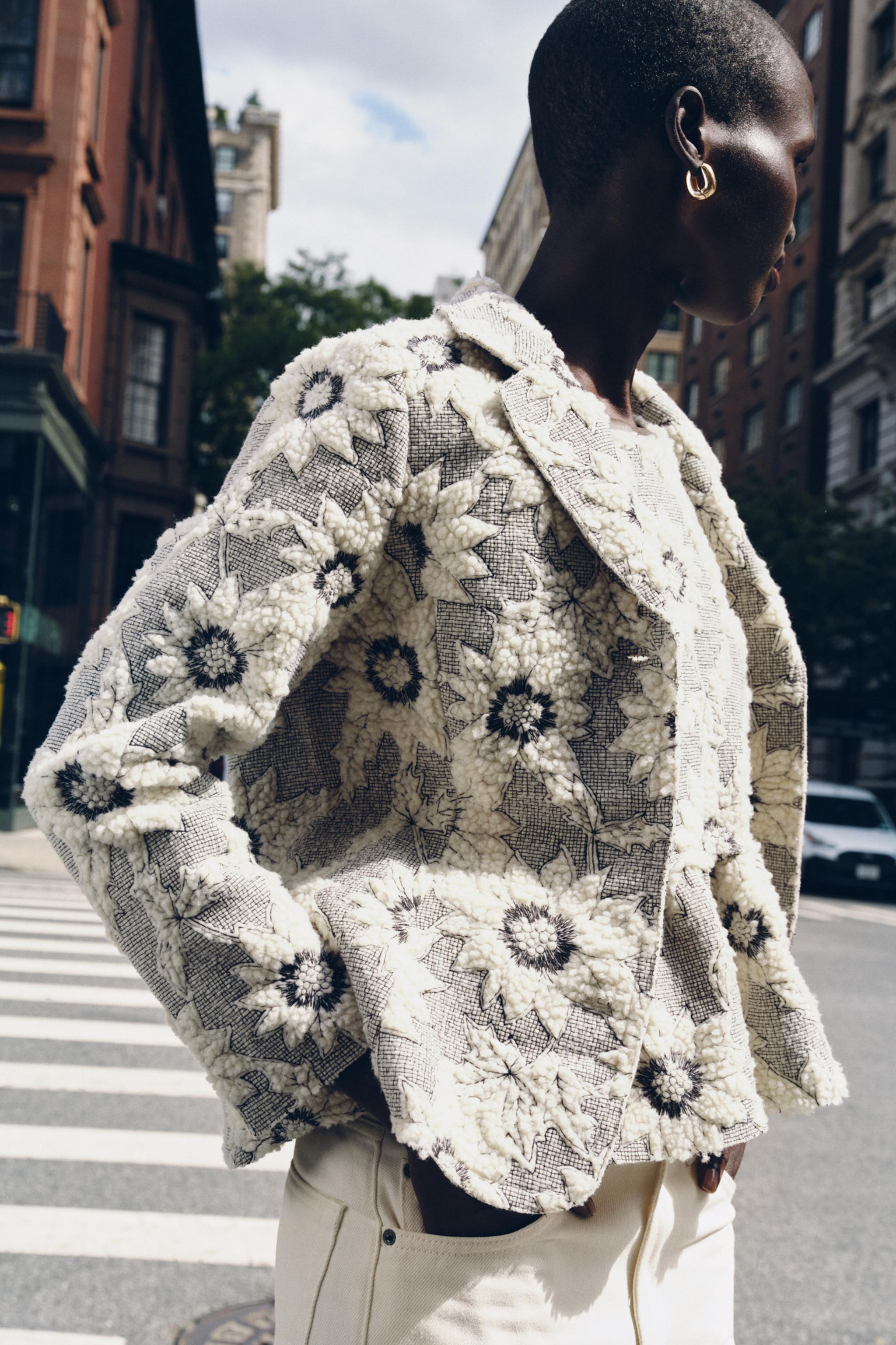 TEXTURED KNIT FLORAL BLAZER