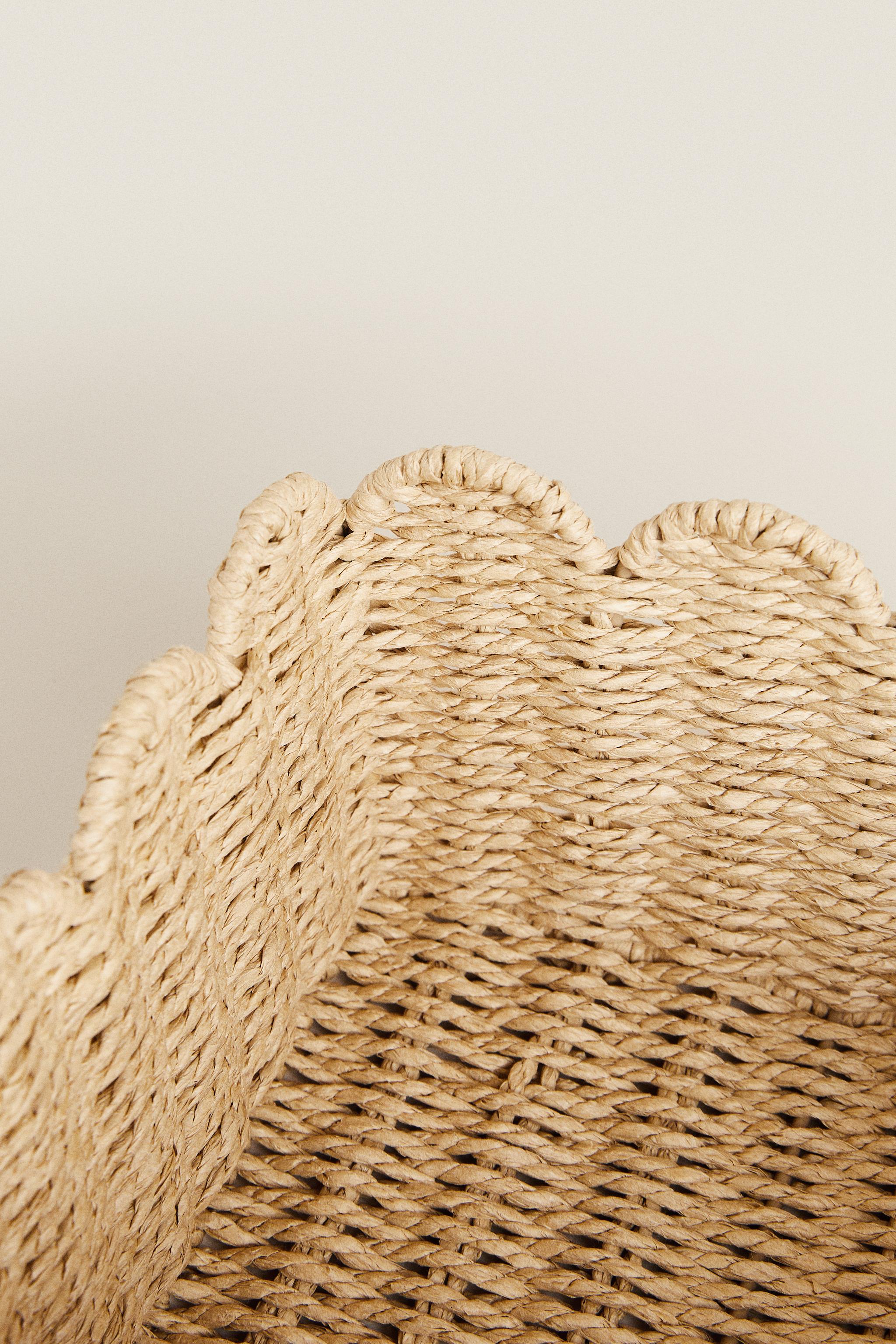 SMALL SCALLOPED BASKET