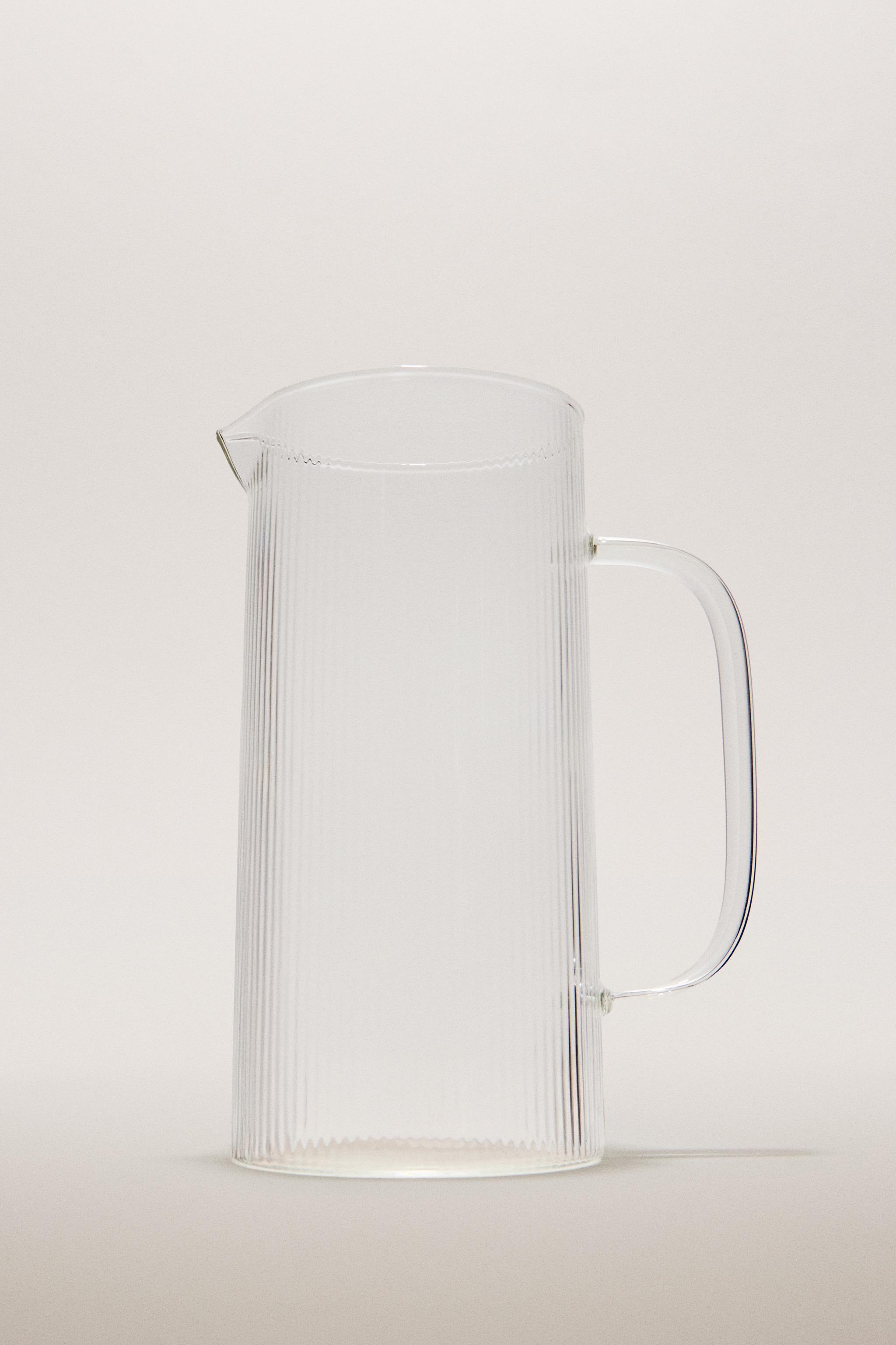 BOROSILICATE GLASS PITCHER WITH LINE DESIGN