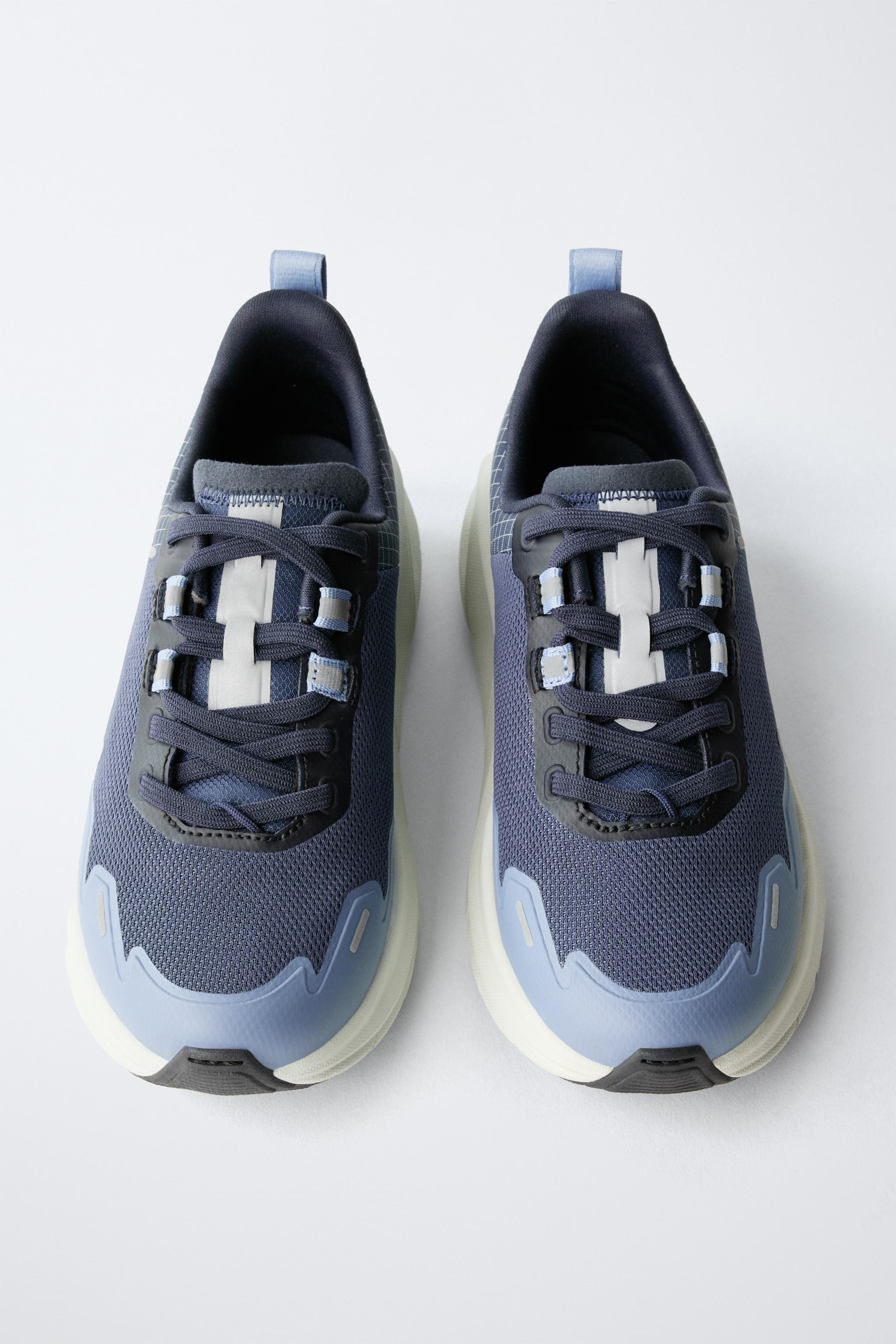 SNEAKERS WITH DETAILED SOLE