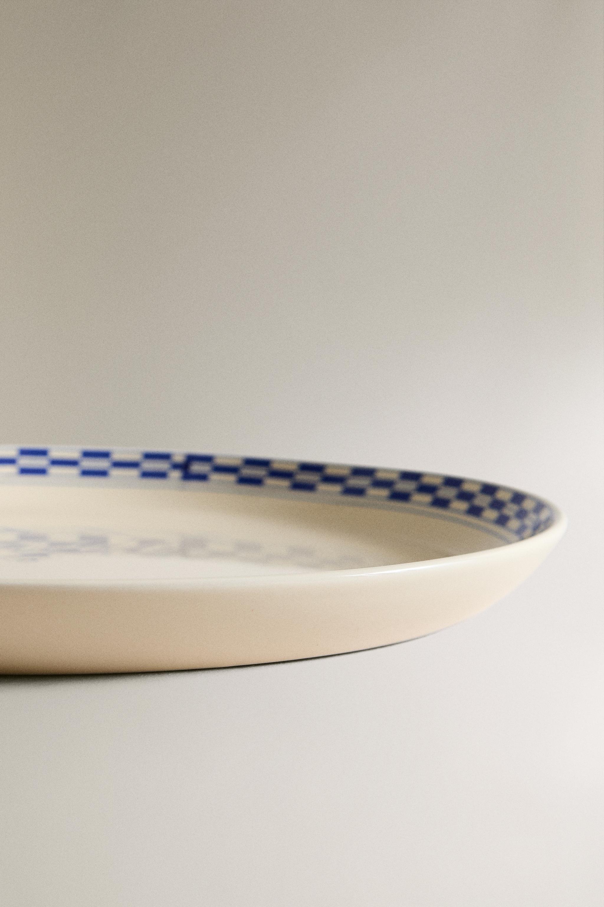 CERAMIC DINNER PLATE WITH CHECKED RIM