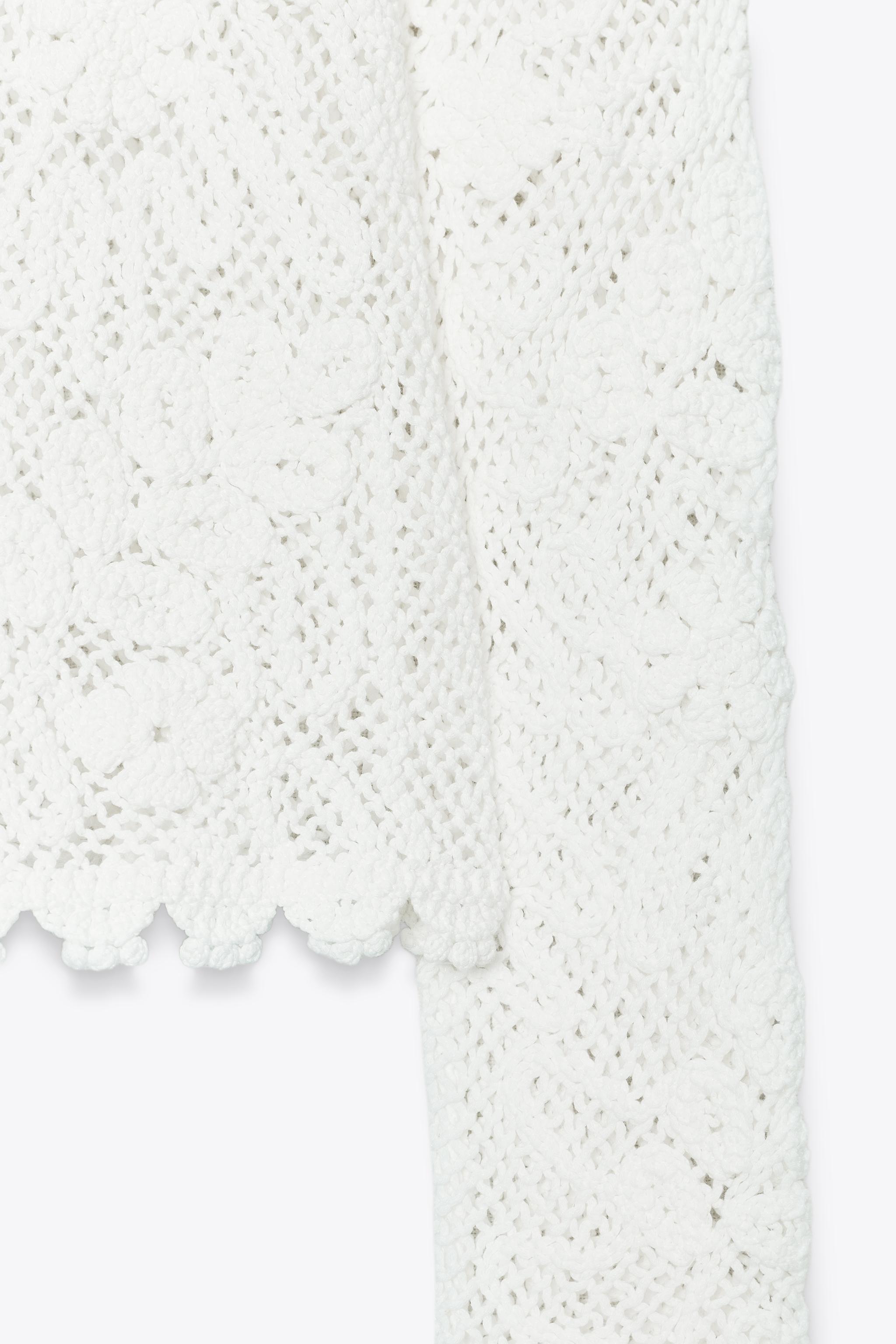 EMBROIDERED LACE TOP