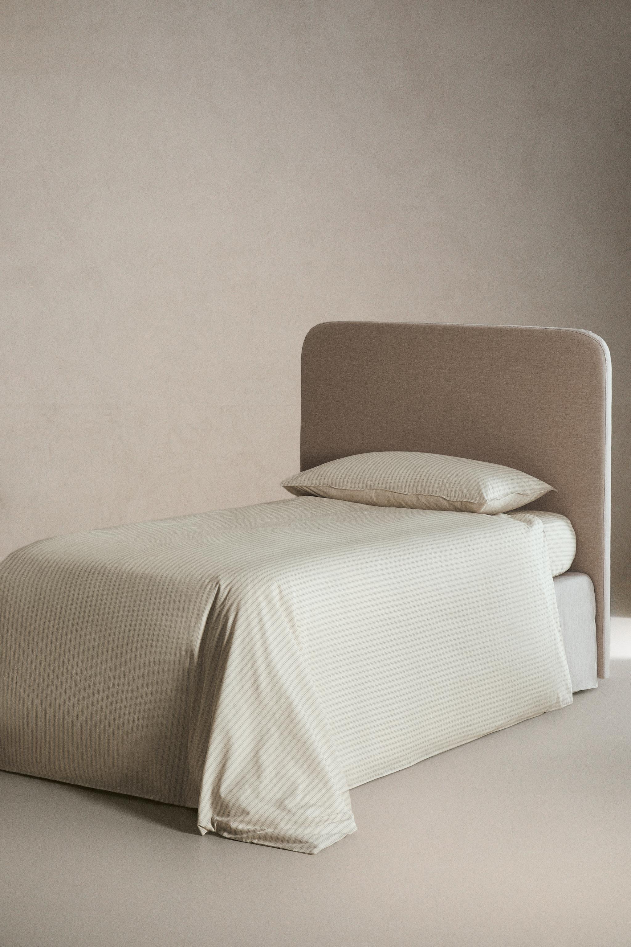 CHILDREN'S REVERSIBLE STRIPED DUVET COVER