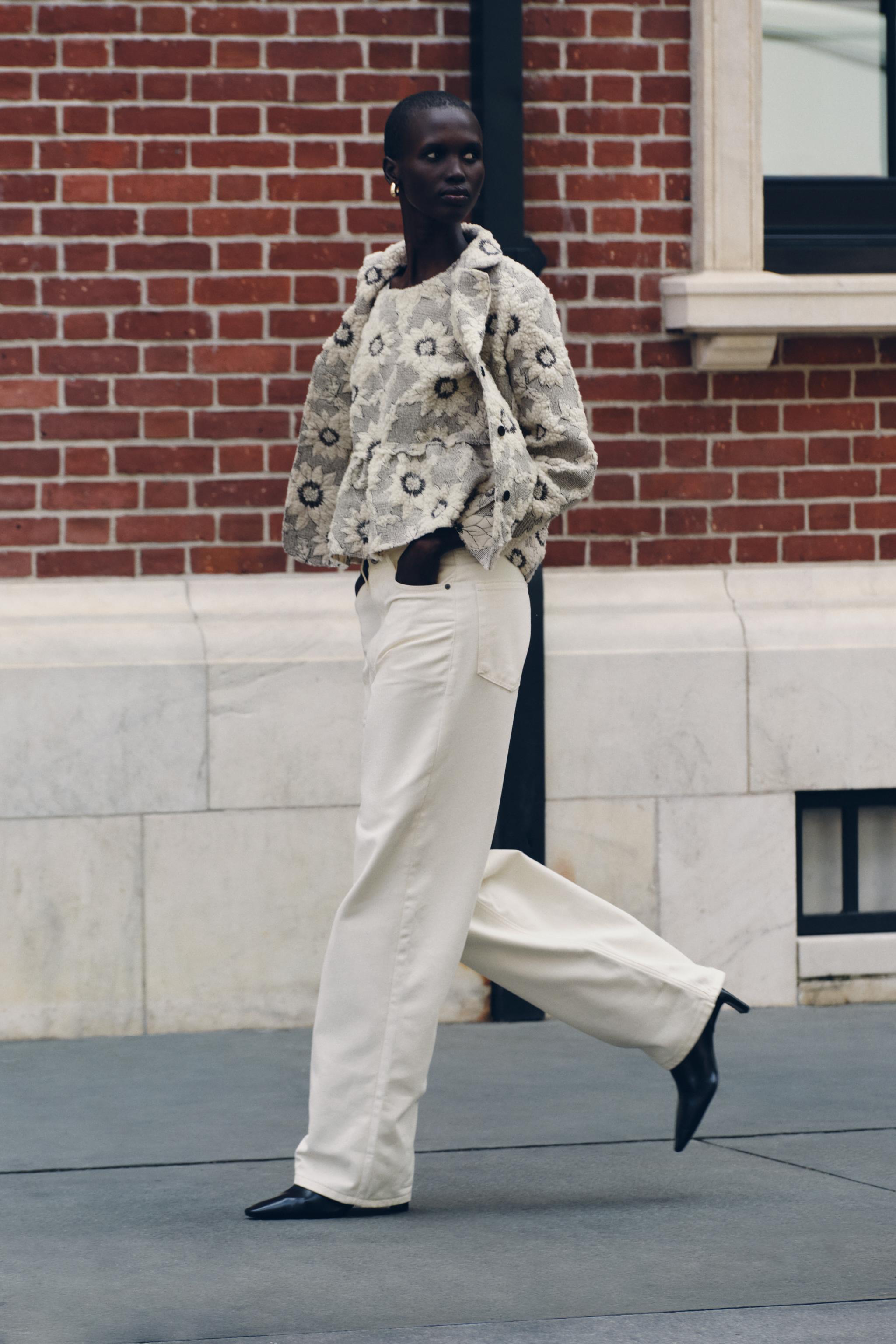 TEXTURED KNIT FLORAL BLAZER