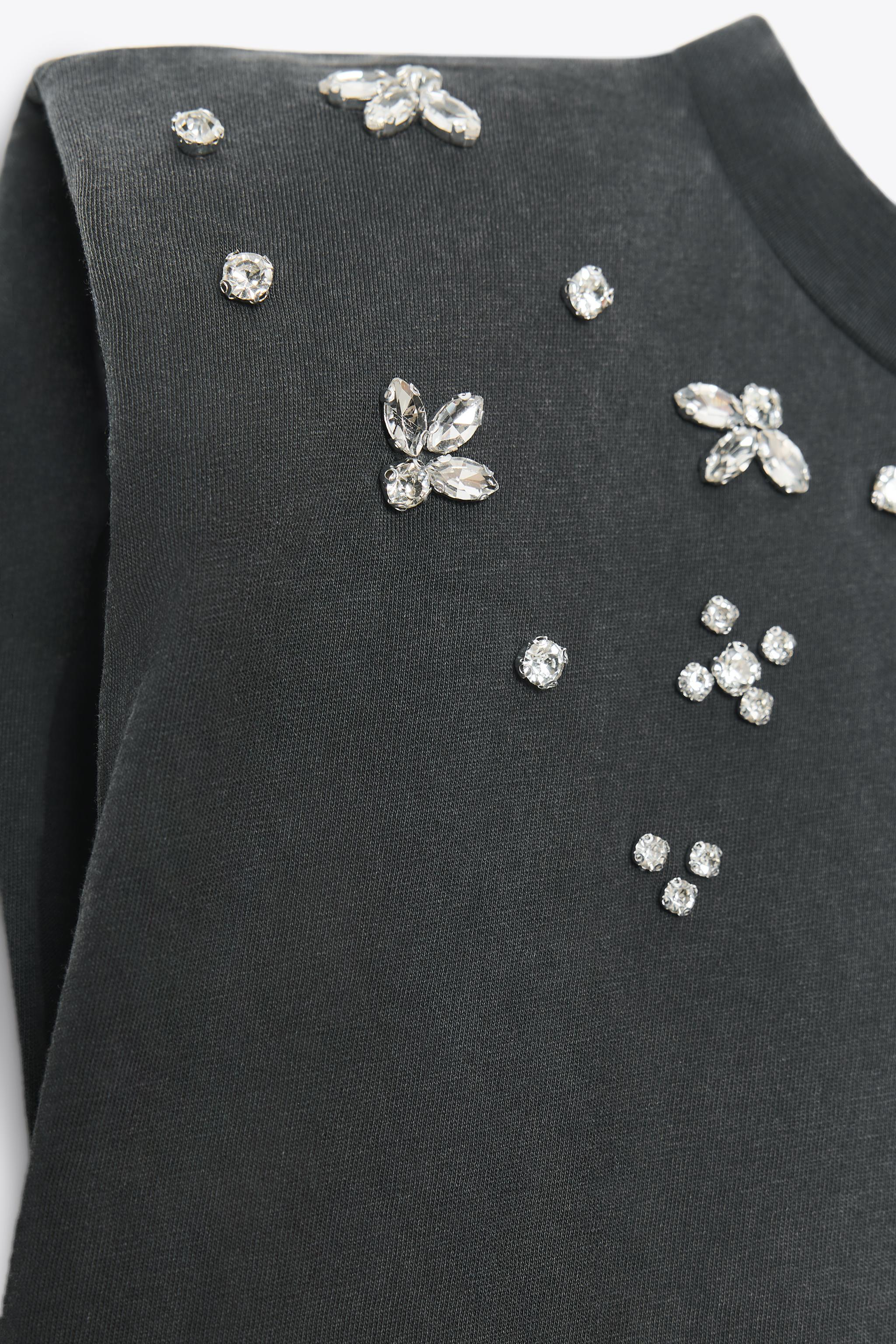 WASHED EFFECT JEWEL SHOULDER PAD T-SHIRT