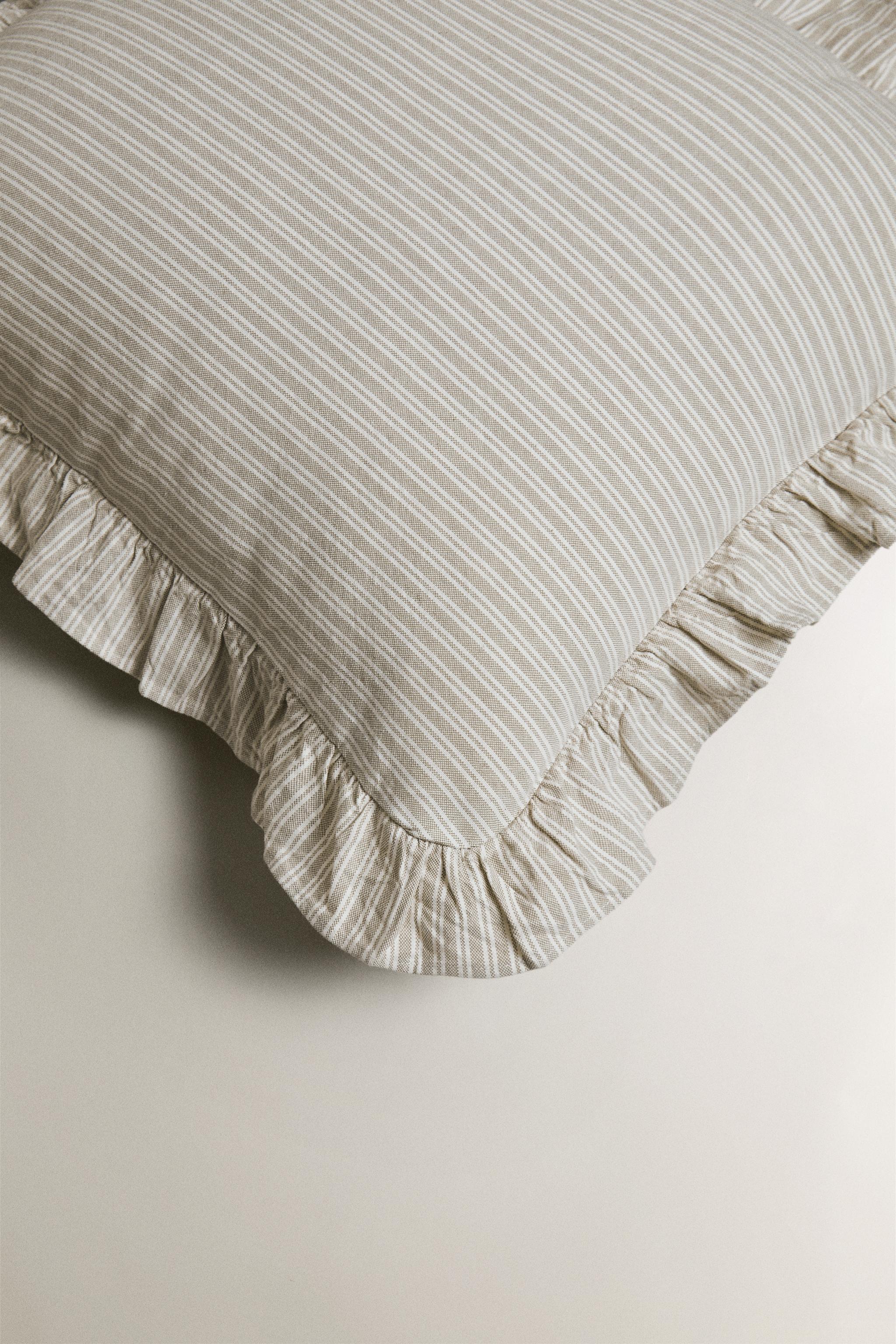 CHILDREN’S STRIPED THROW PILLOW COVER