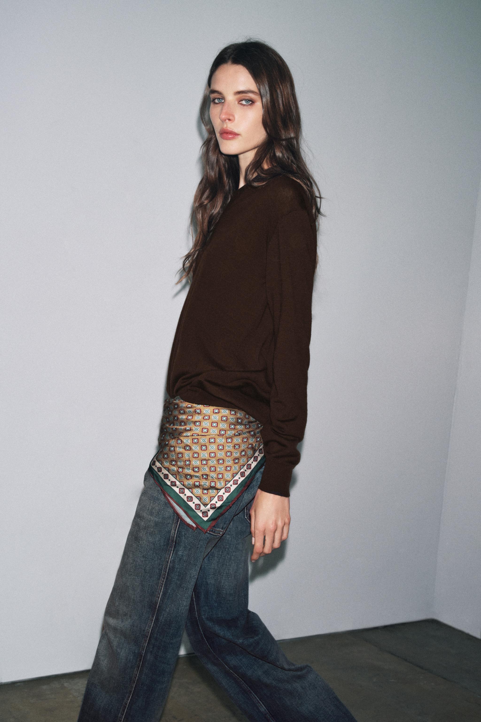 100% WOOL KNIT V-NECK SWEATER