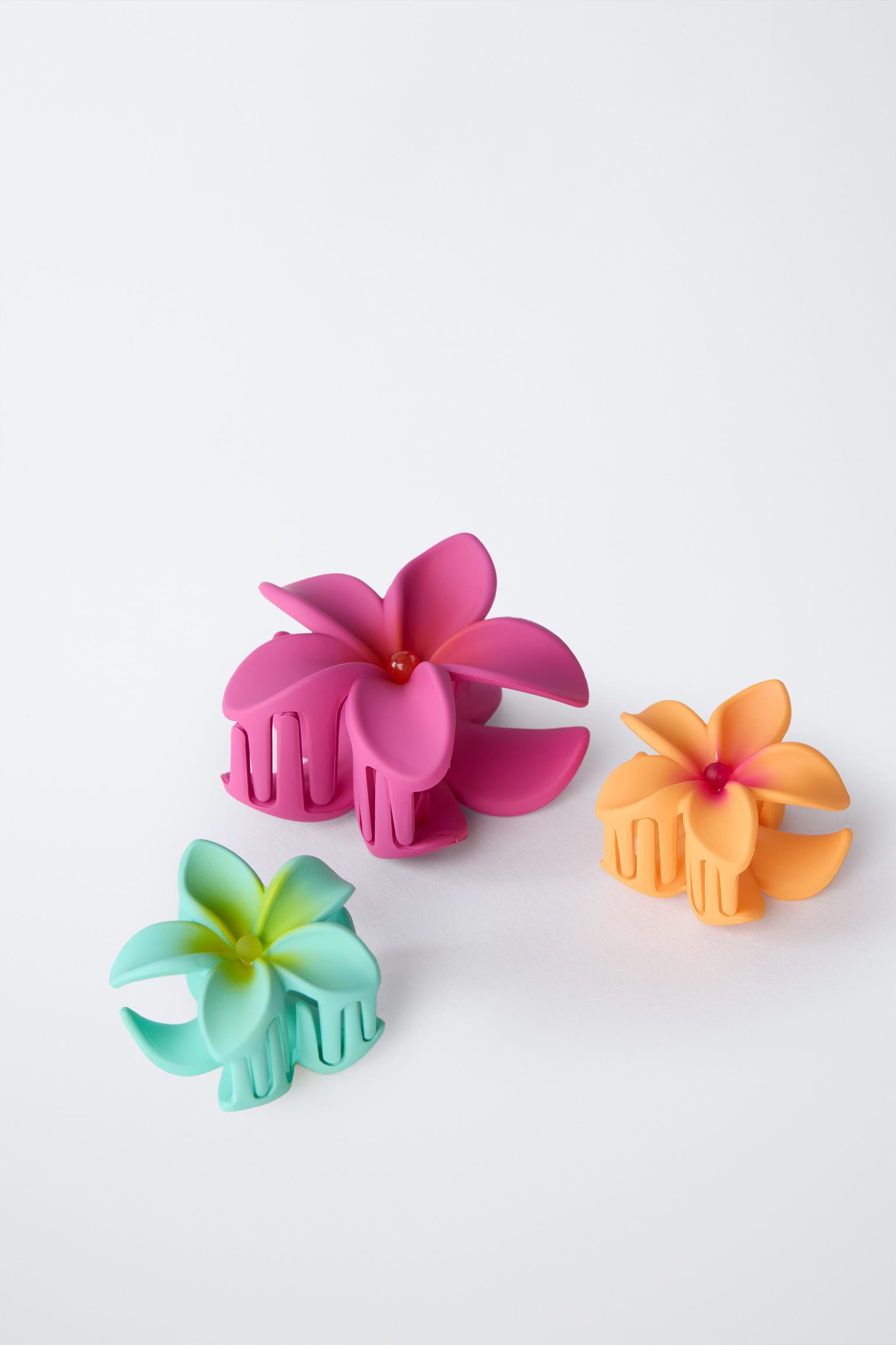 THREE PACK OF FLOWER HAIR CLIPS
