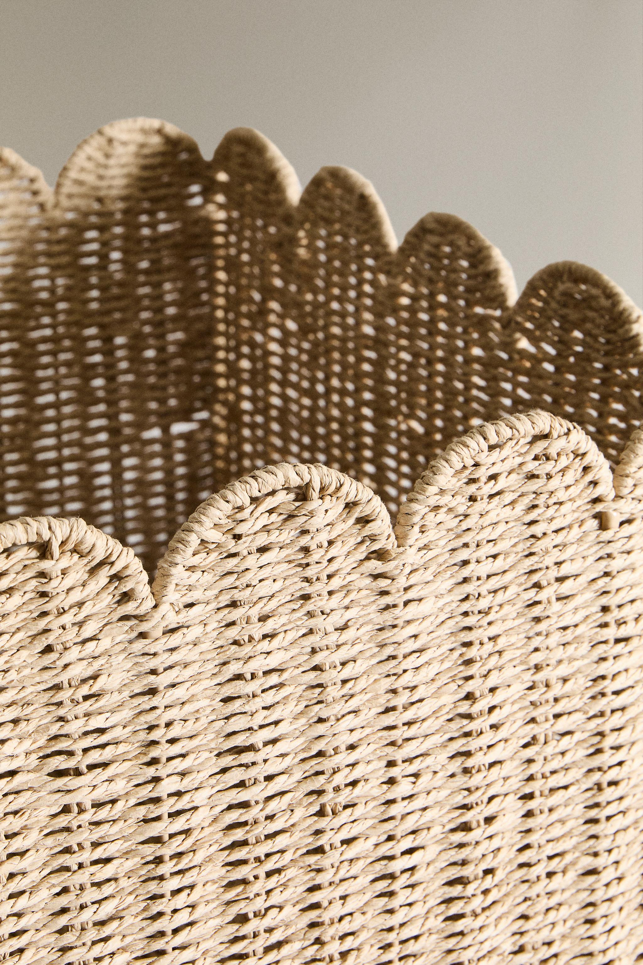 CHILDREN'S LARGE SCALLOPED BASKET