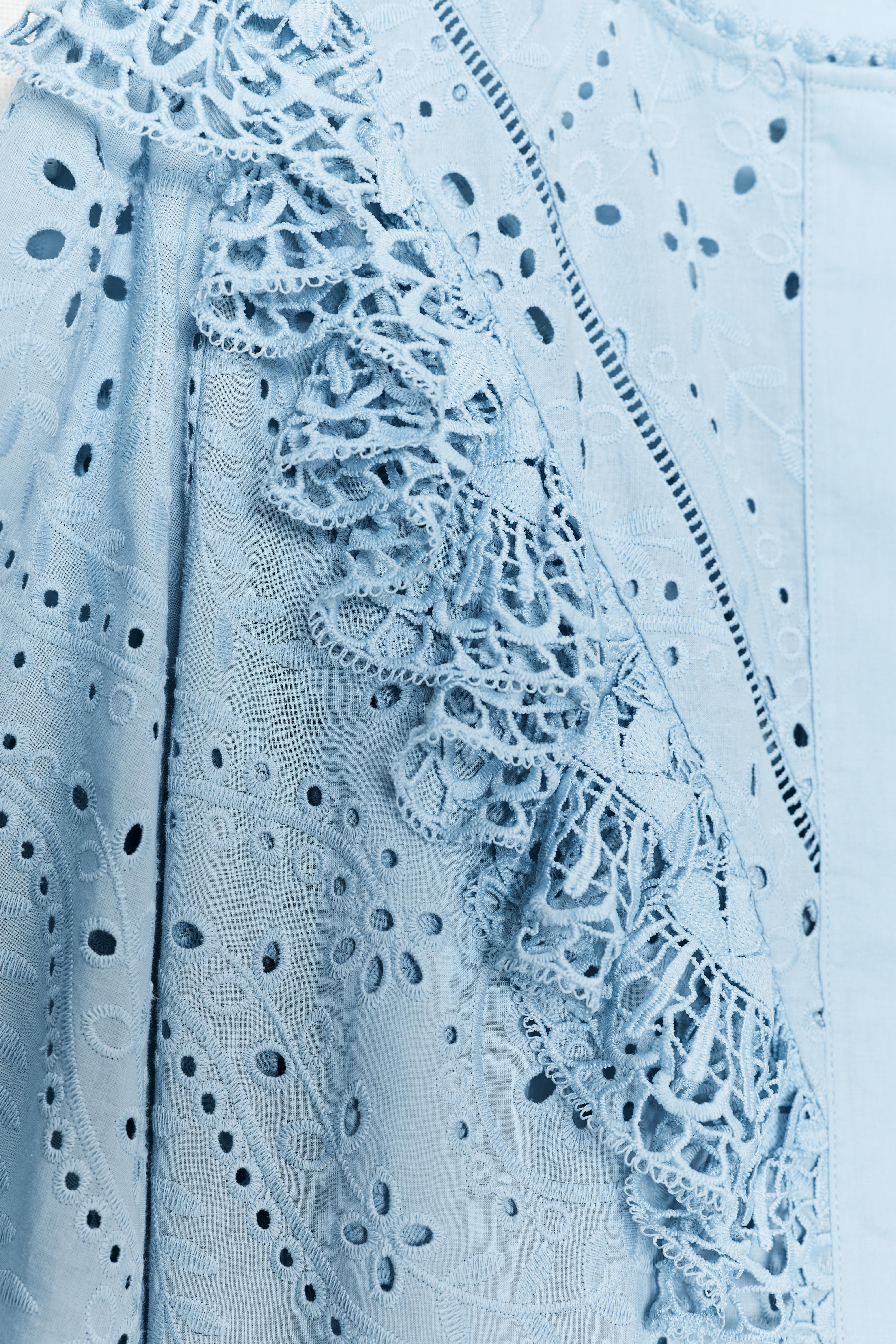 PERFORATED EMBROIDERY SHIRT