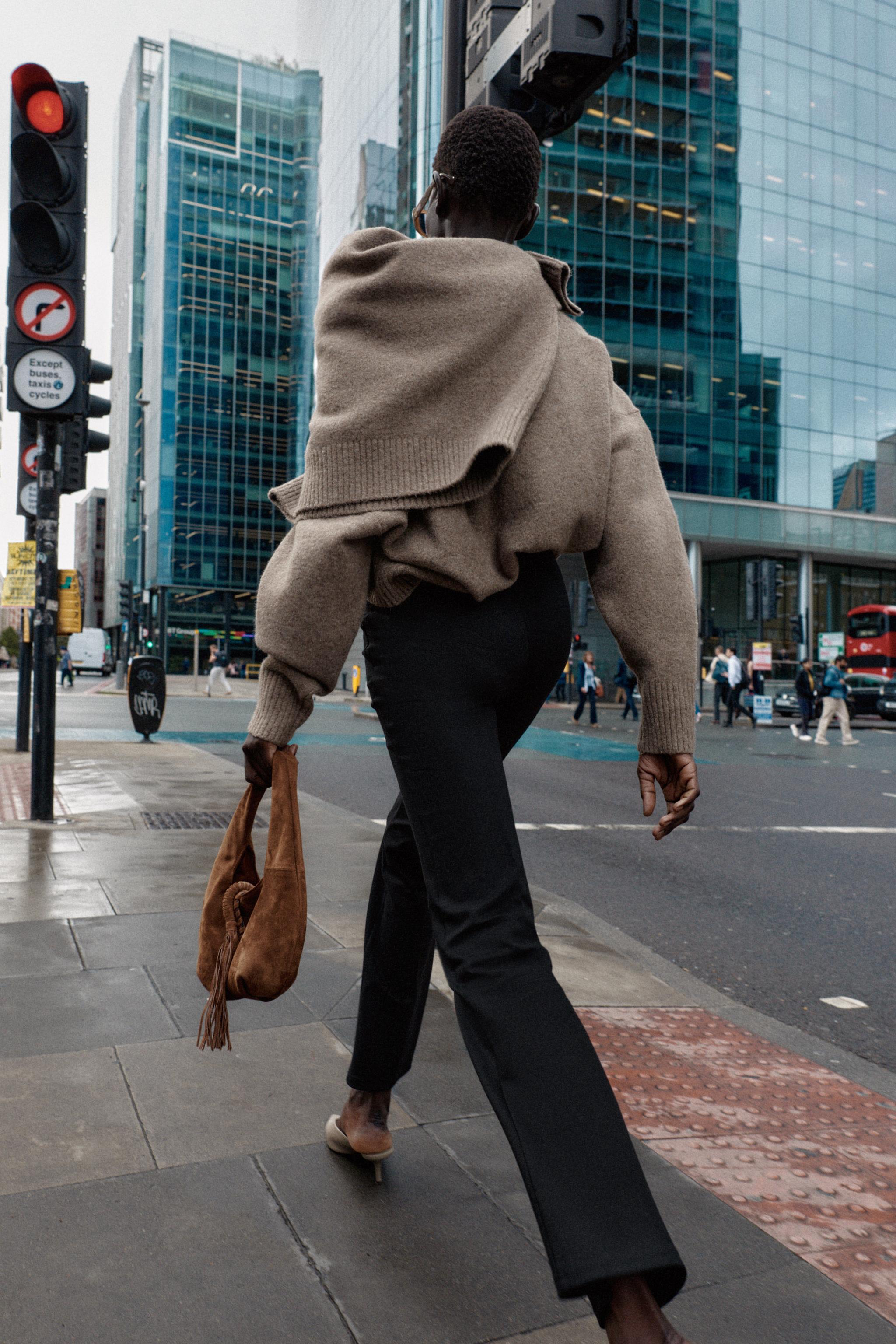 BELTED FLARE LEGGINGS