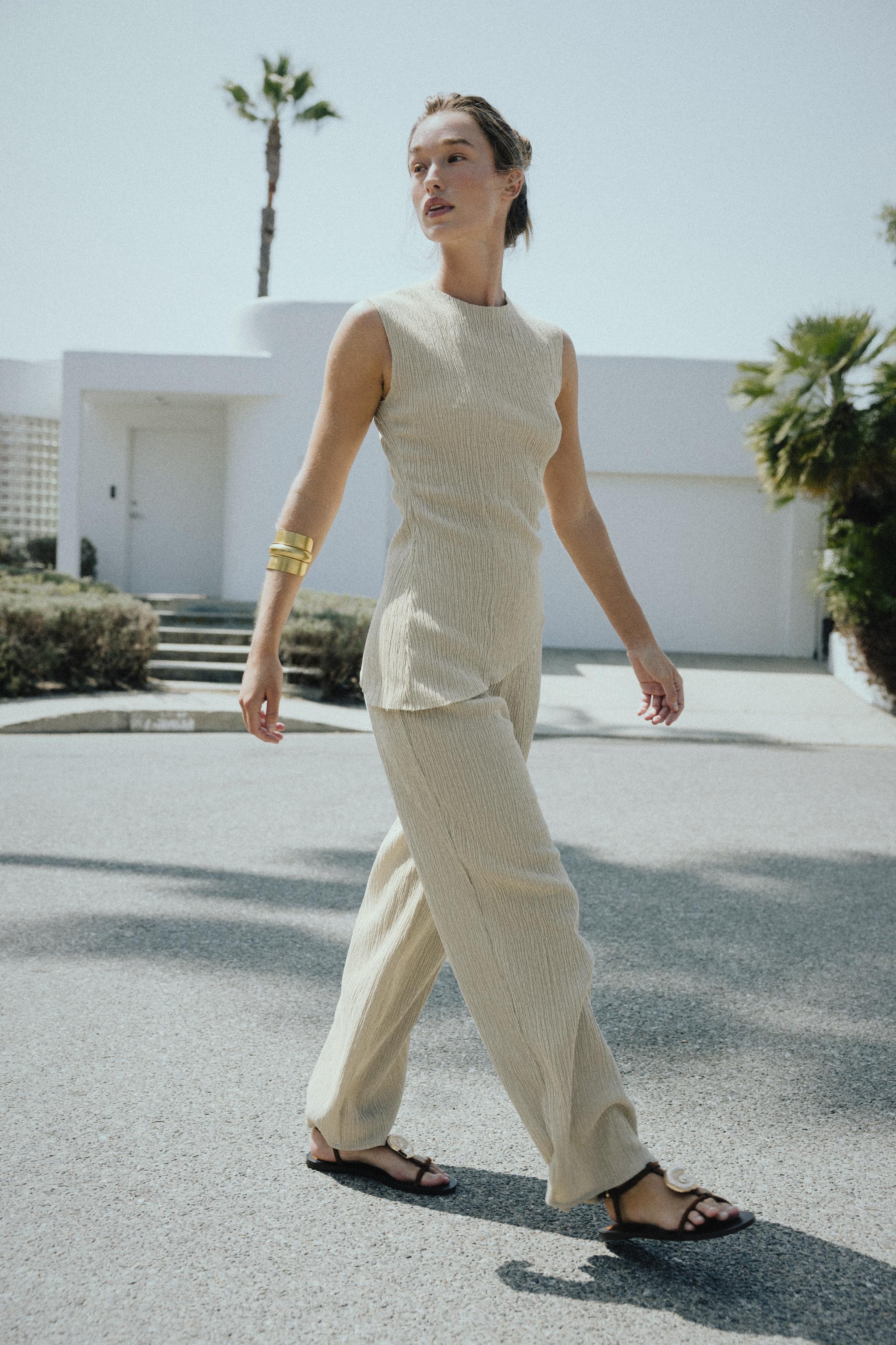 ASYMMETRIC TEXTURED TOP