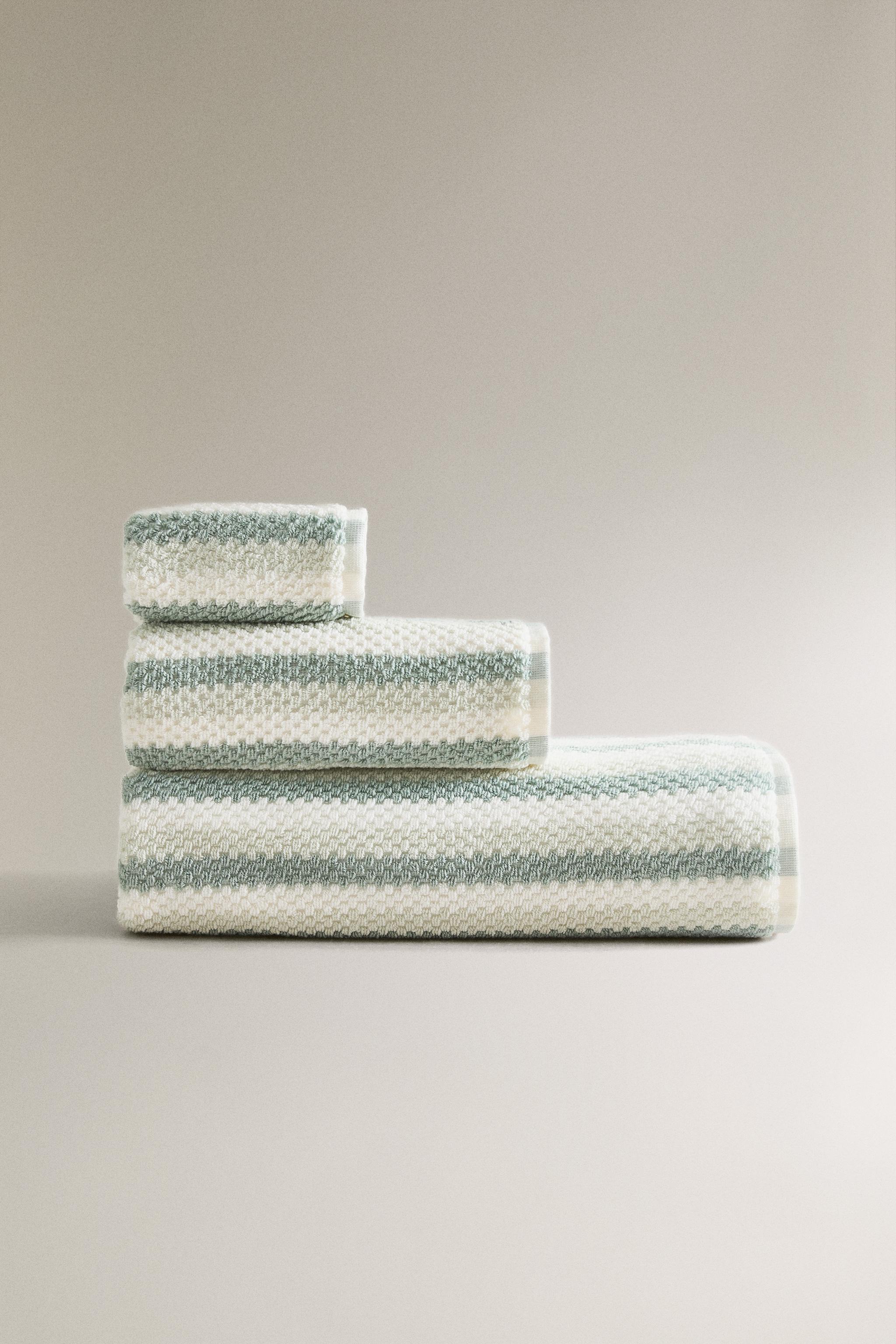 GEOMETRIC JACQUARD BATH TOWEL