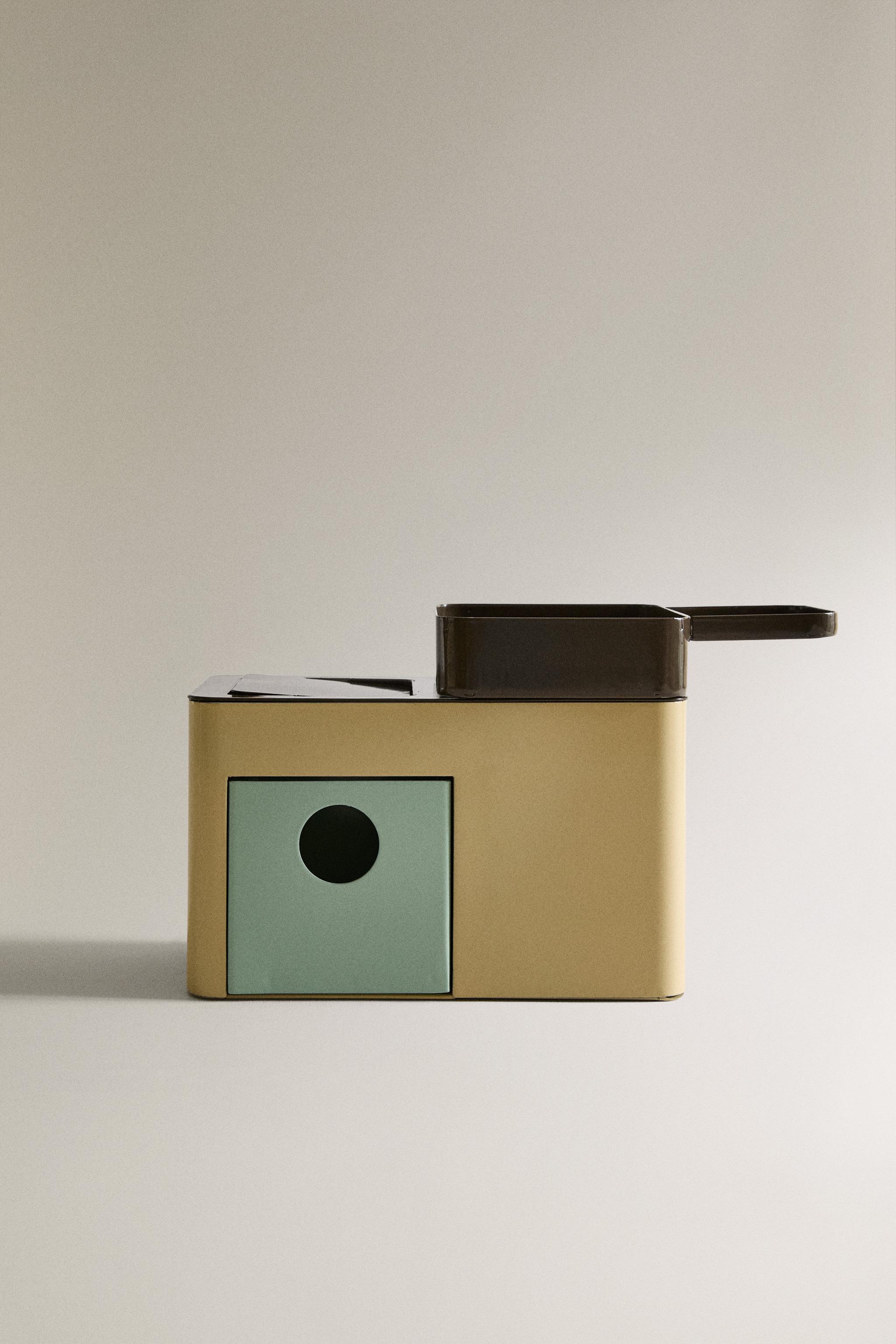 CHILDREN'S METAL HOUSE PENCIL HOLDER